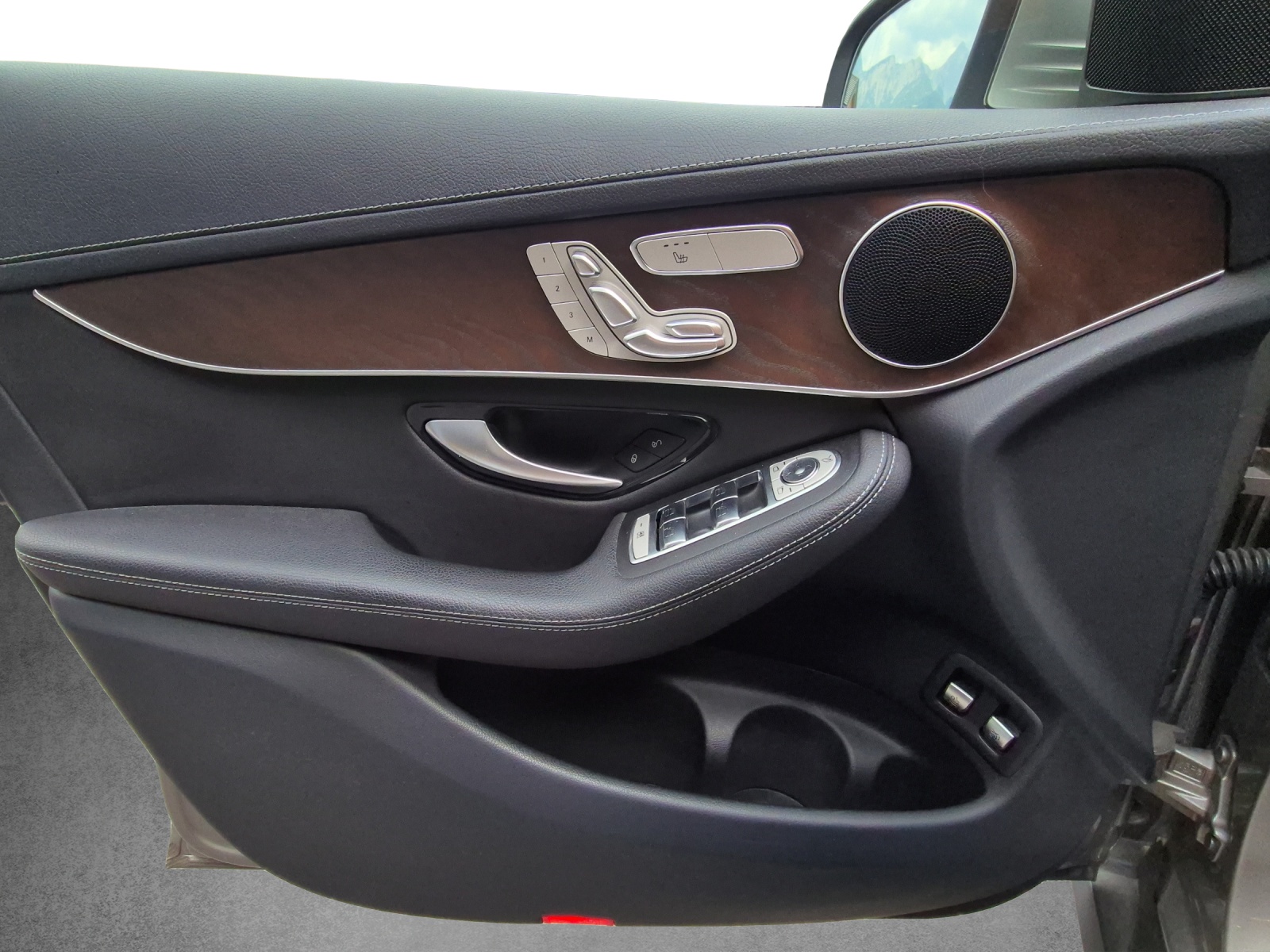 MERCEDES-BENZ GLC 250 d 4Matic-image-12