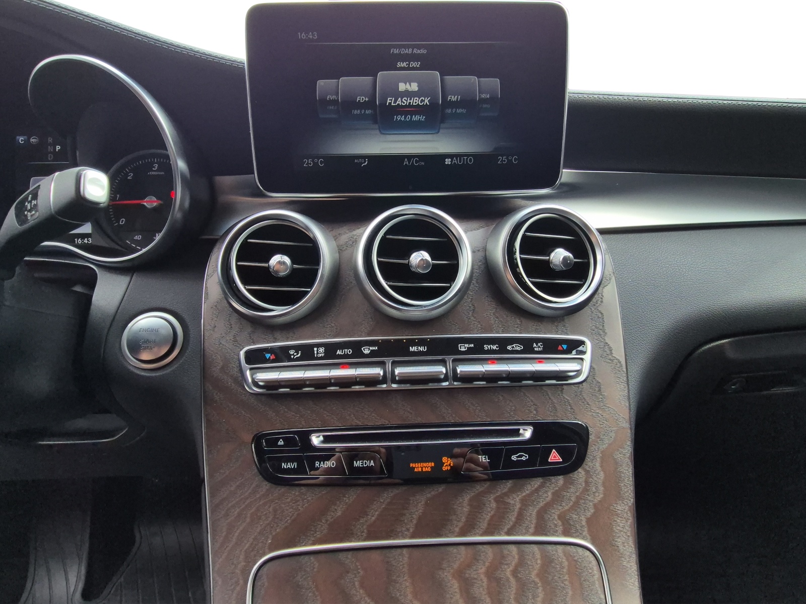 MERCEDES-BENZ GLC 250 d 4Matic-image-14