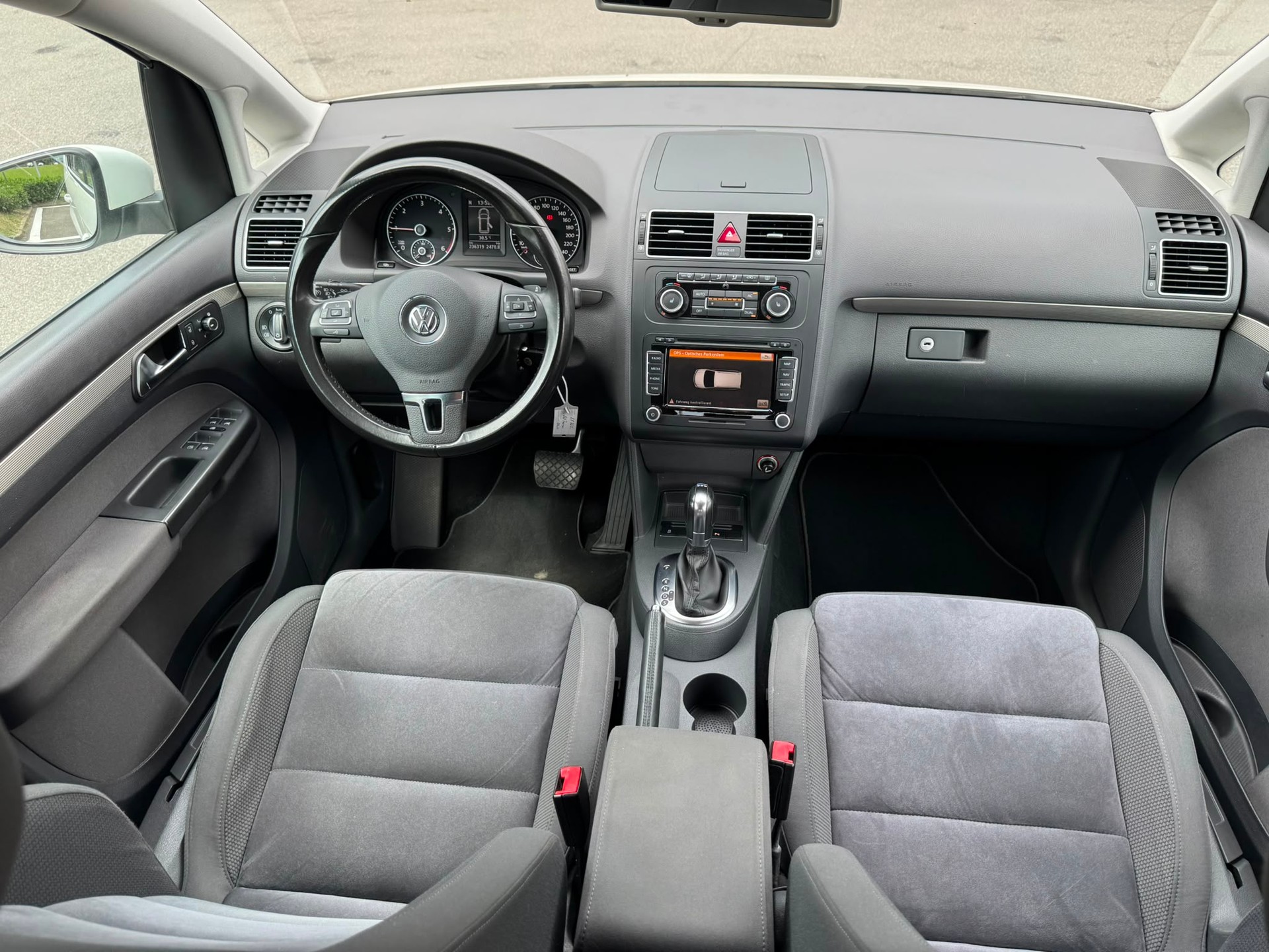 VW Touran 2.0 TDI Highline DSG-image-8