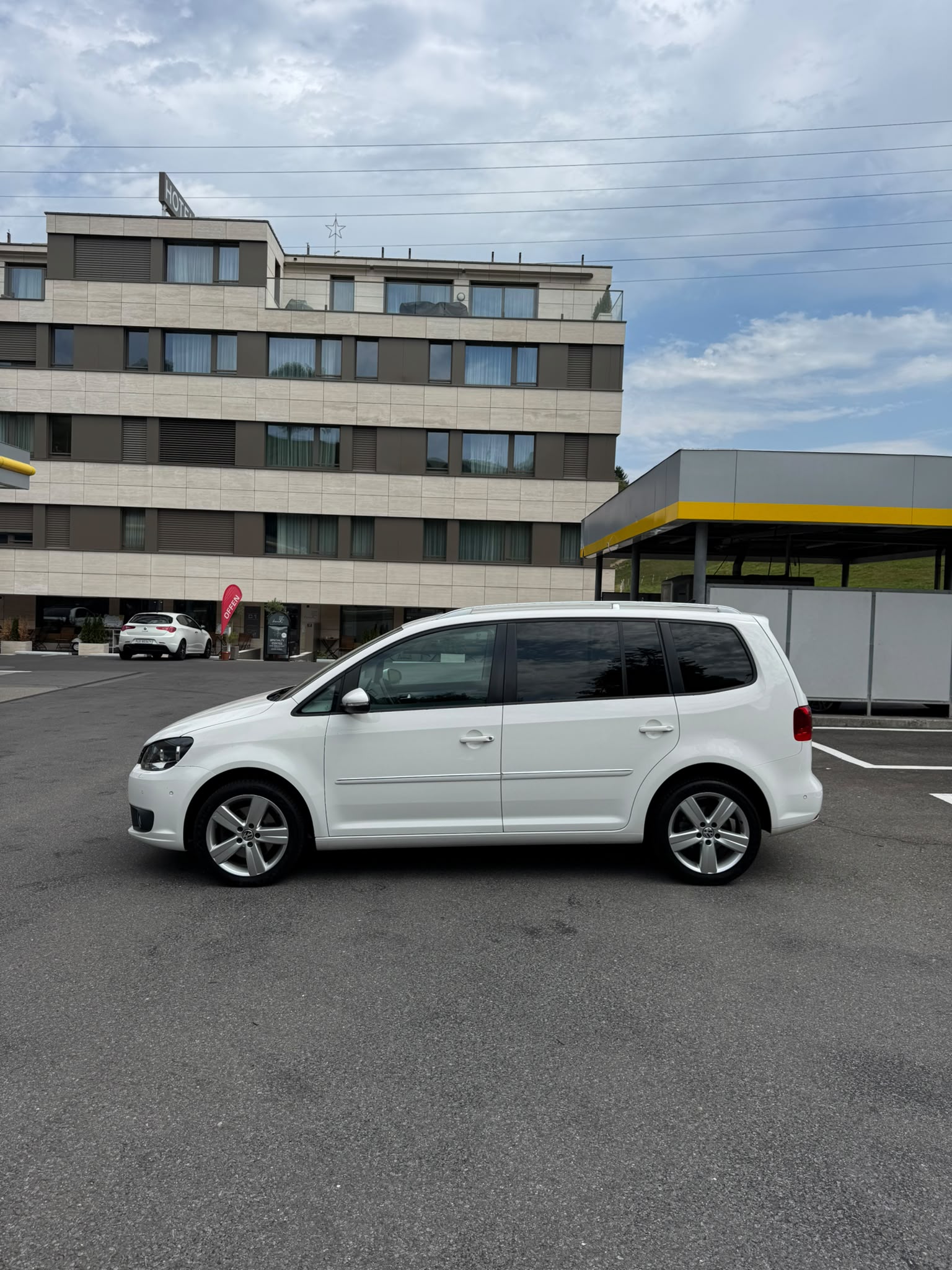 VW Touran 2.0 TDI Highline DSG-showroom-element-3