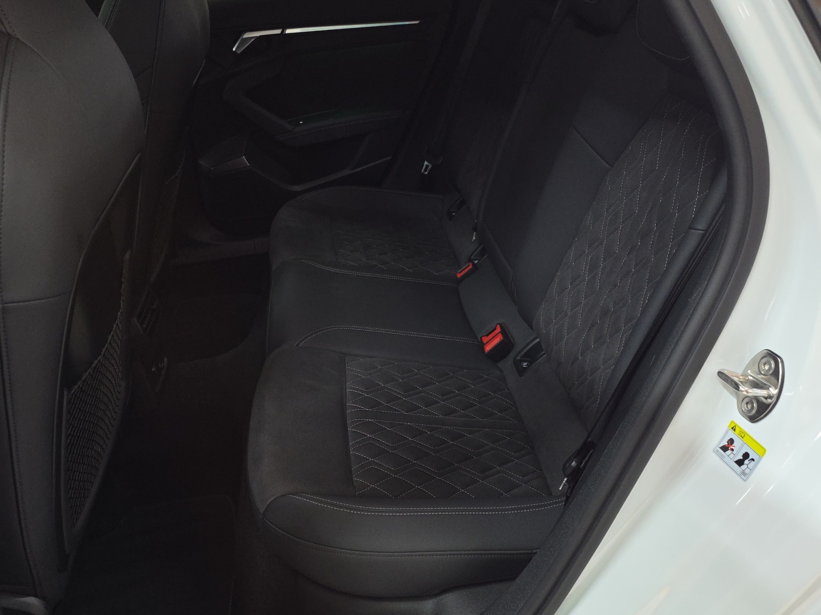 AUDI A3 Sportback 40 TFSI S line quattro S-tronic-image-11
