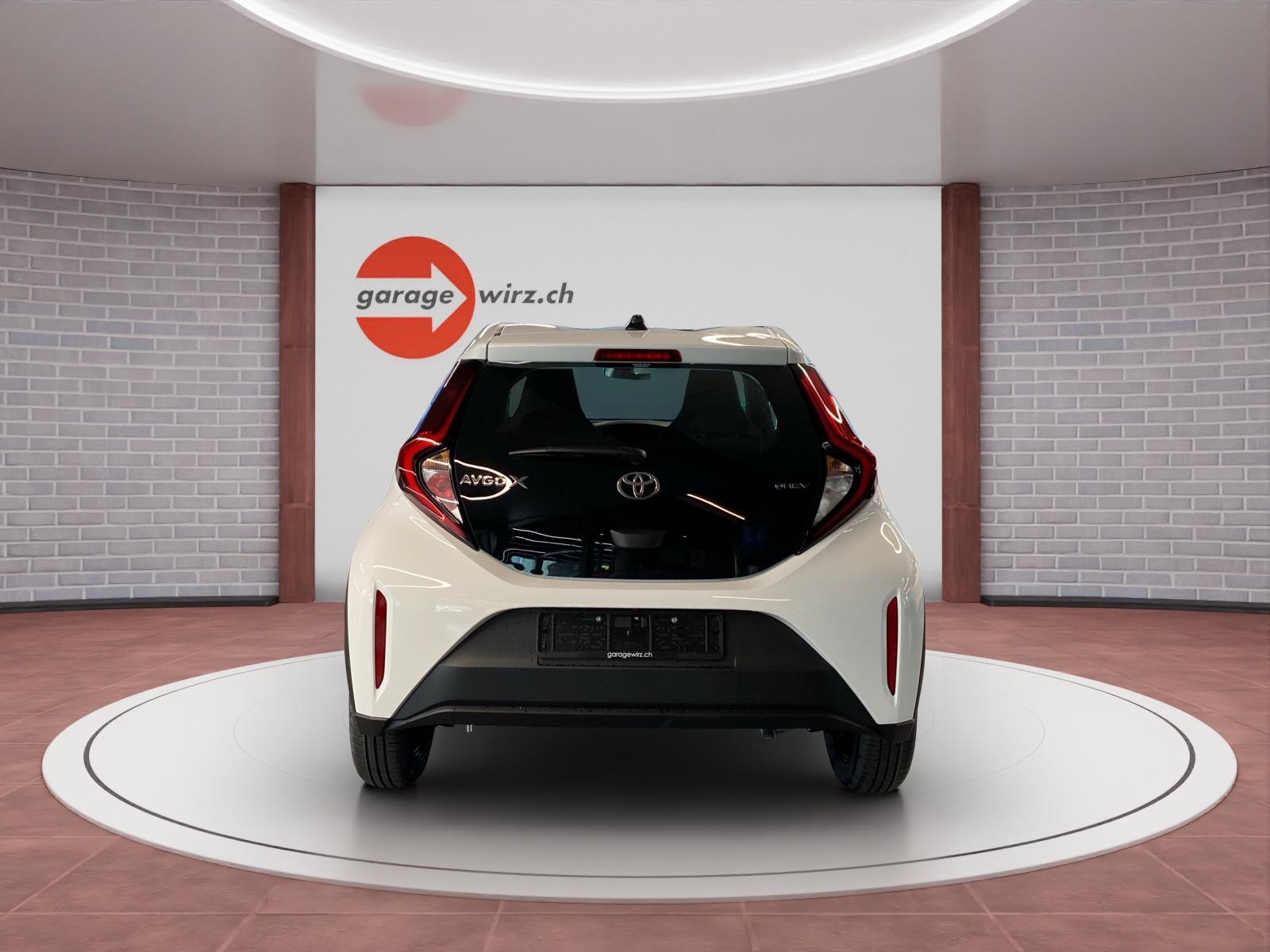 TOYOTA Aygo X 1.5 VVT-i HSD Comfort-showroom-element-3