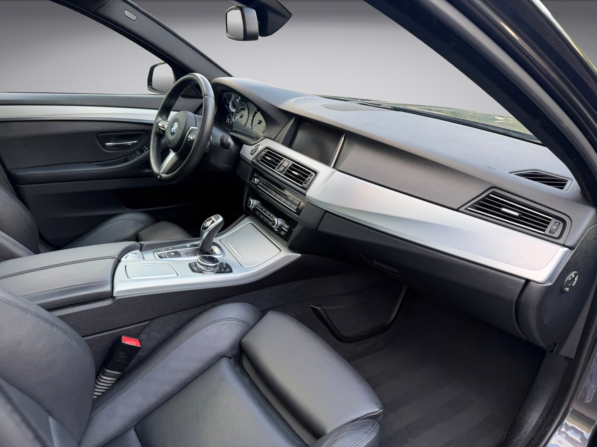 BMW 530d Touring xDrive Steptronic * M Sport Paket * Facelift*-image-13