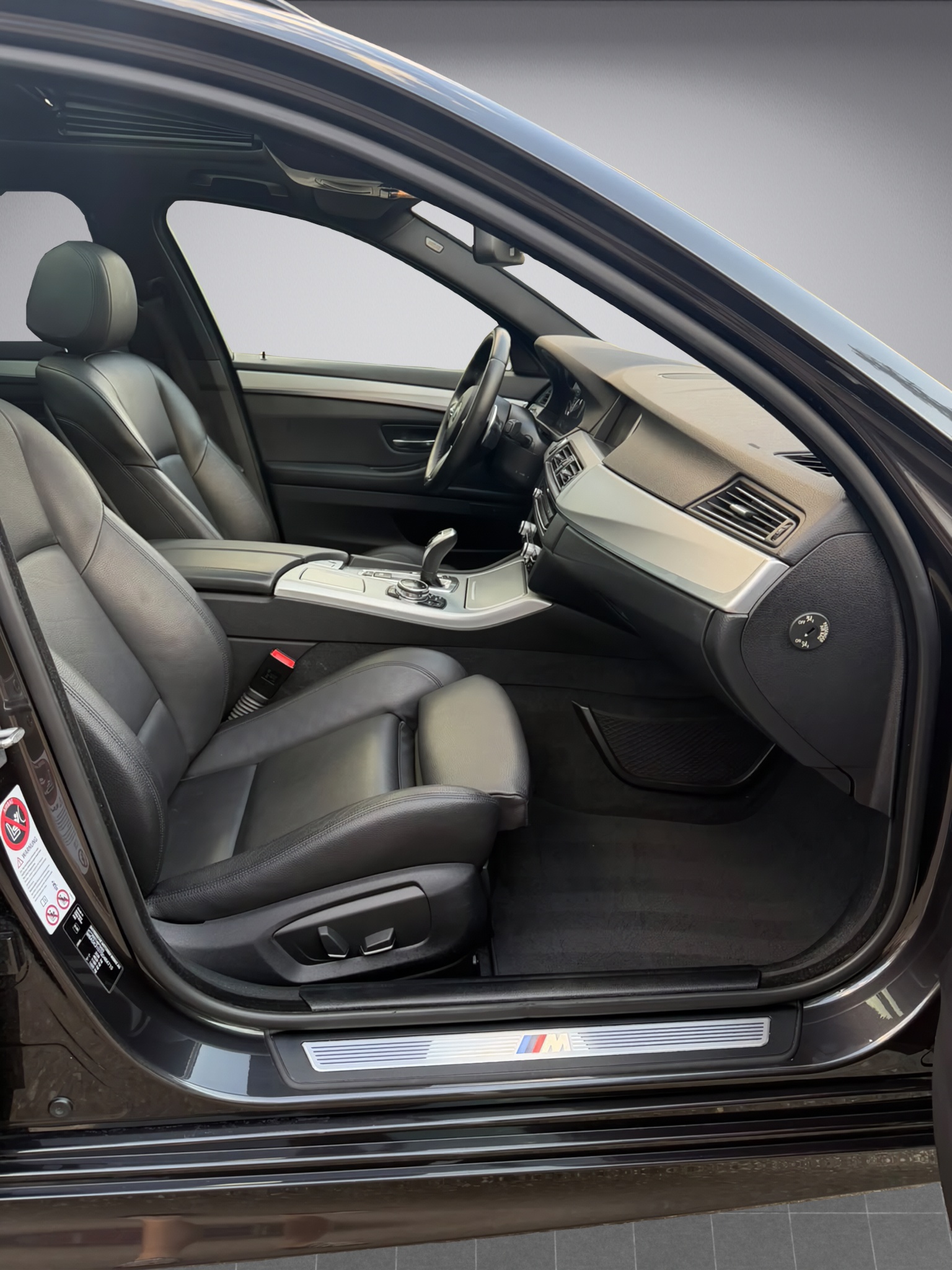 BMW 530d Touring xDrive Steptronic * M Sport Paket * Facelift*-image-12