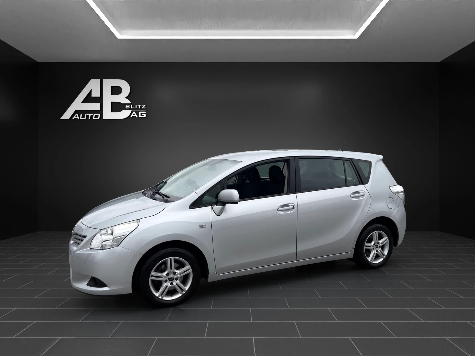 TOYOTA Verso 1.8 Linea Sol Multidrive * 7-Plätzer *-showroom-element-1