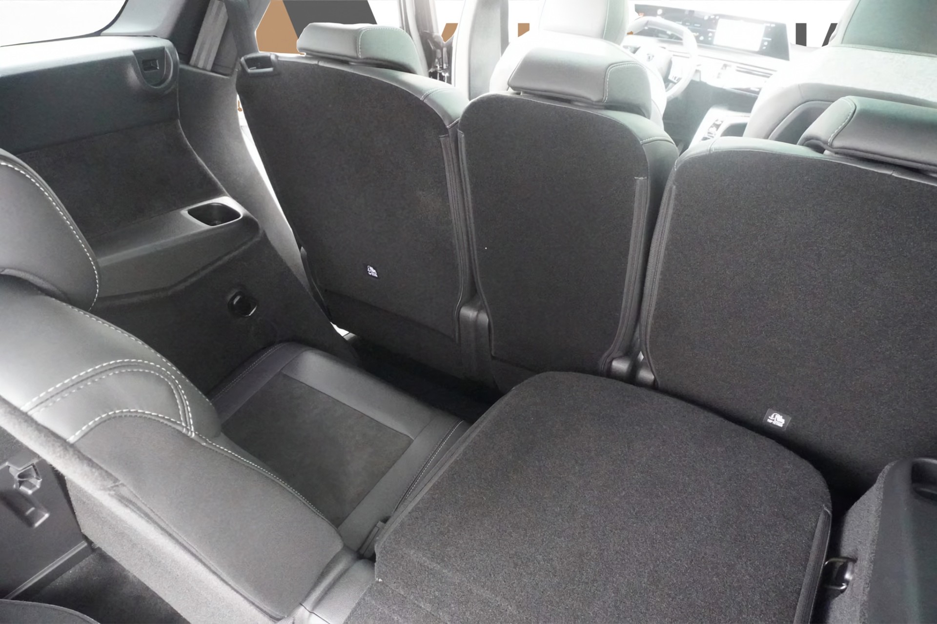 PEUGEOT 5008 1.2 Hybrid e-DCS6 GT Exclusive 7 Plätzer Anhängerkupplung-image-11
