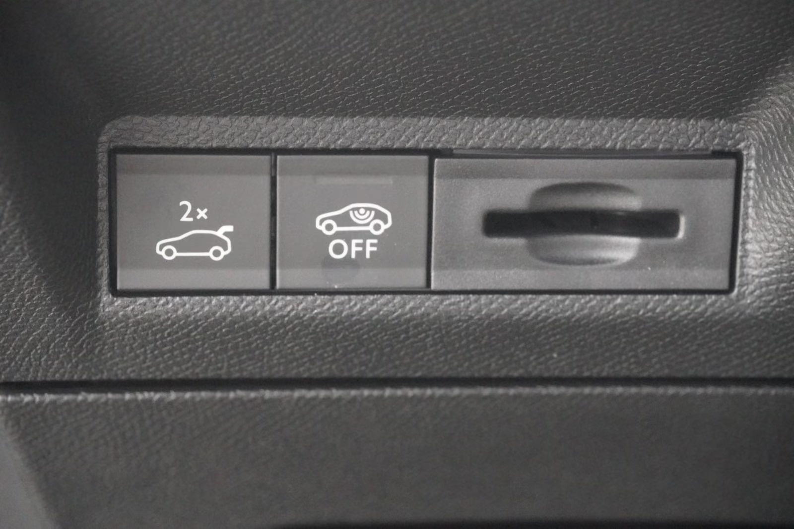 PEUGEOT 5008 1.2 Hybrid e-DCS6 GT Exclusive 7 Plätzer Anhängerkupplung-image-49