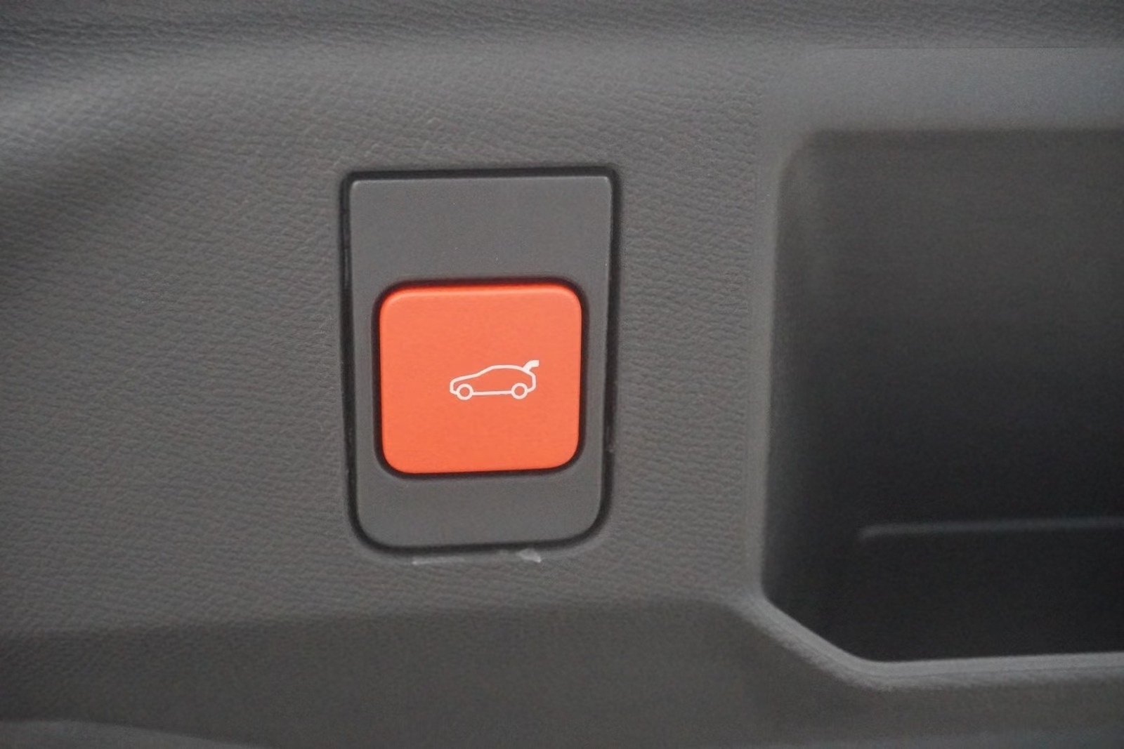 PEUGEOT 5008 1.2 Hybrid e-DCS6 GT Exclusive 7 Plätzer Anhängerkupplung-image-27