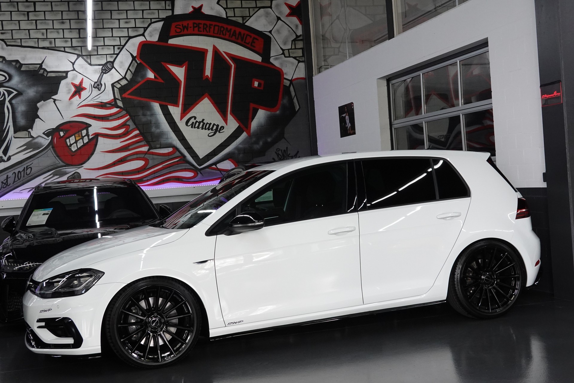 VW GOLF 2.0 TSI R 4MOTION DSG CH-FZ APR RACE ON-showroom-element-1