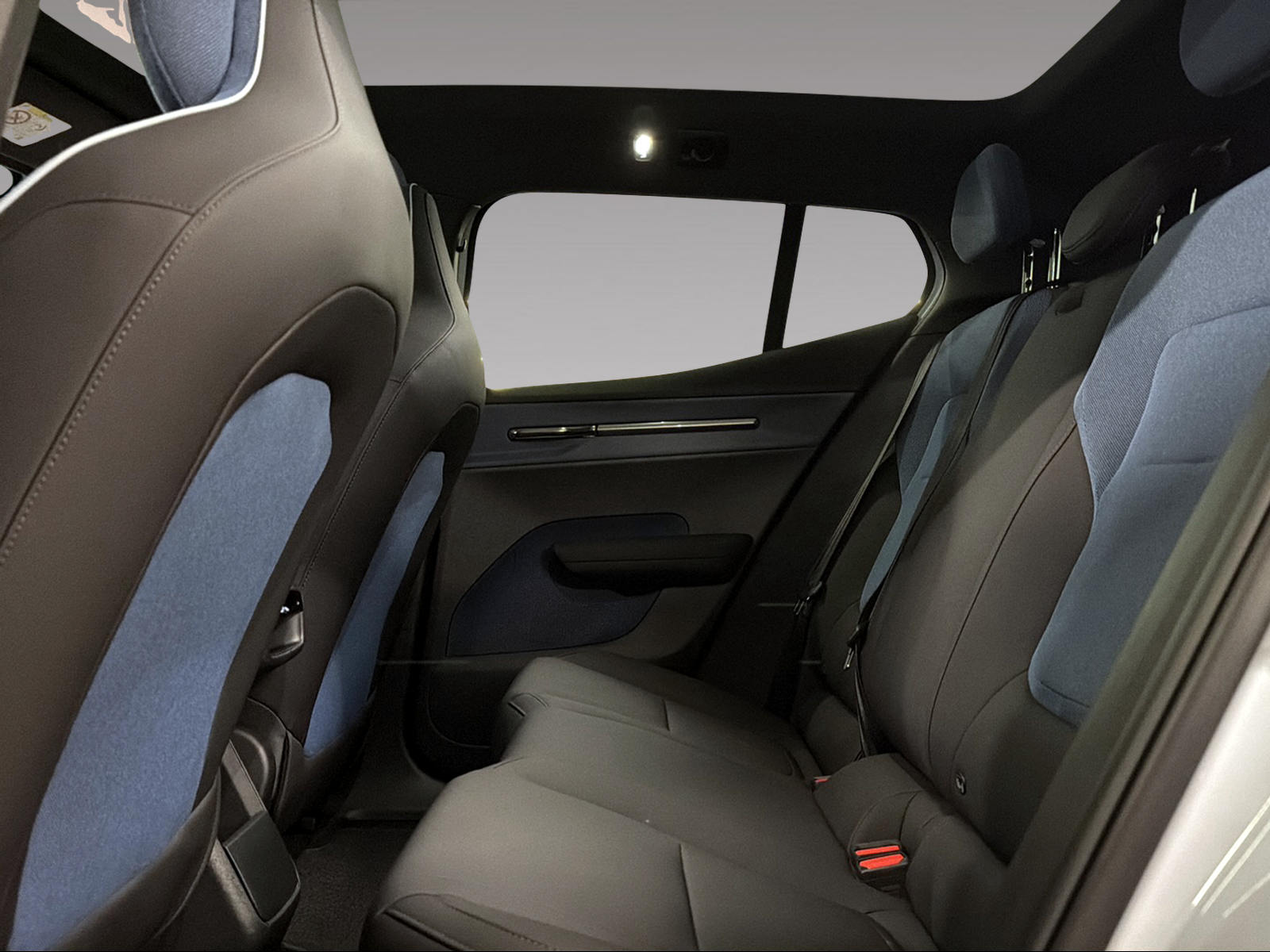 VOLVO EX 30 E60 Twin Ultra Performance Sw. Black Ed. AWD-image-15