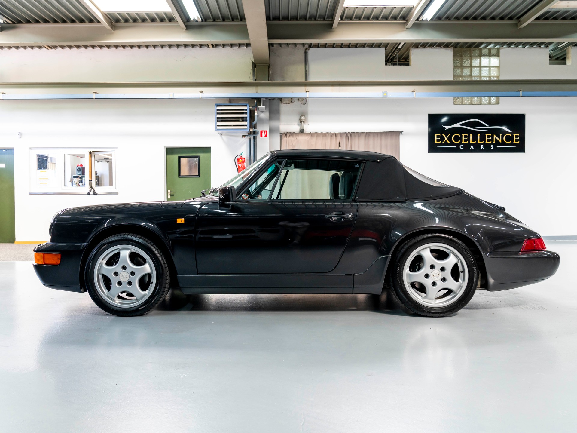 PORSCHE 911 Carrera 4 Cabrio-image-4