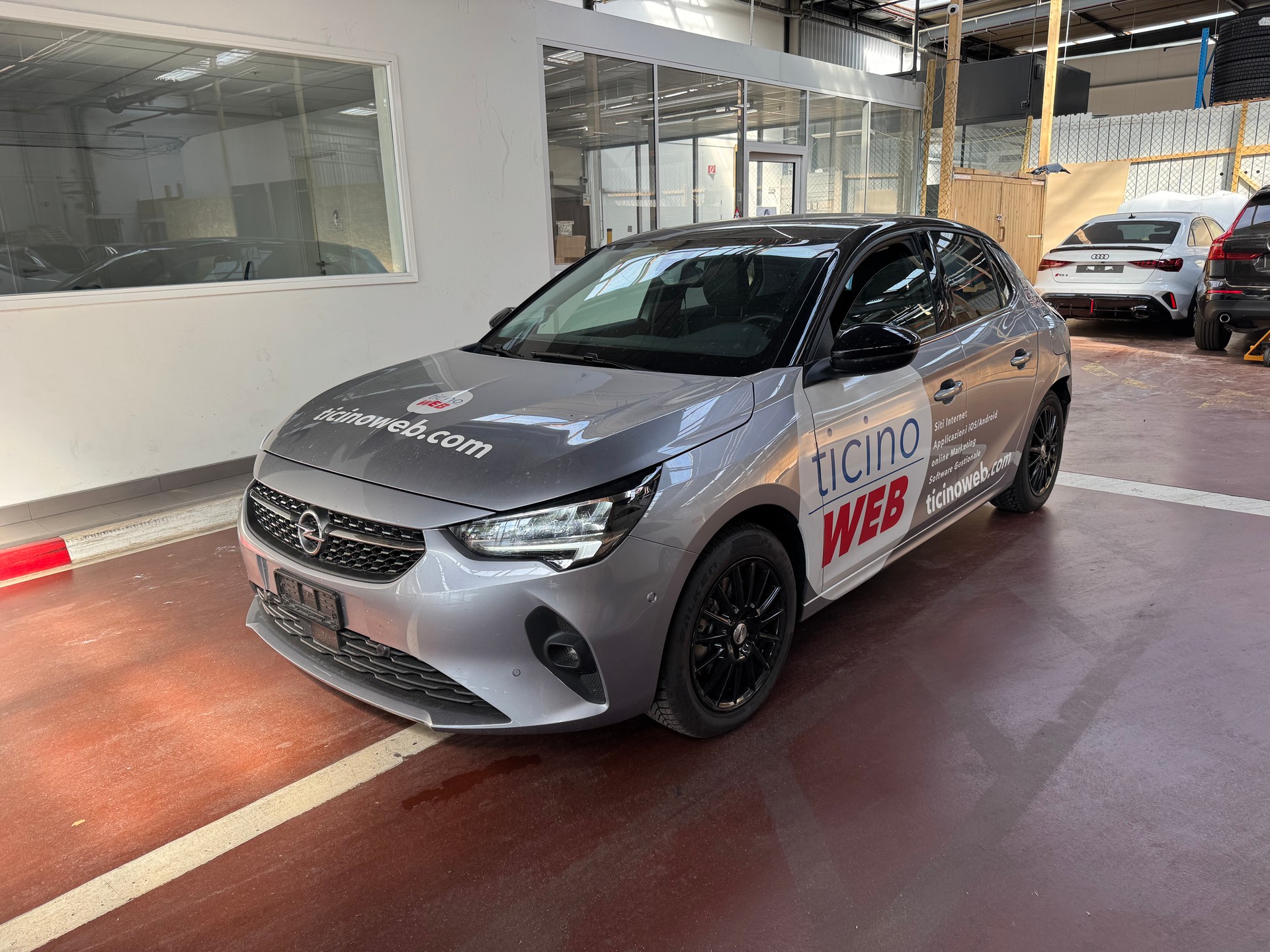 OPEL Corsa e-Edition-showroom-element-3