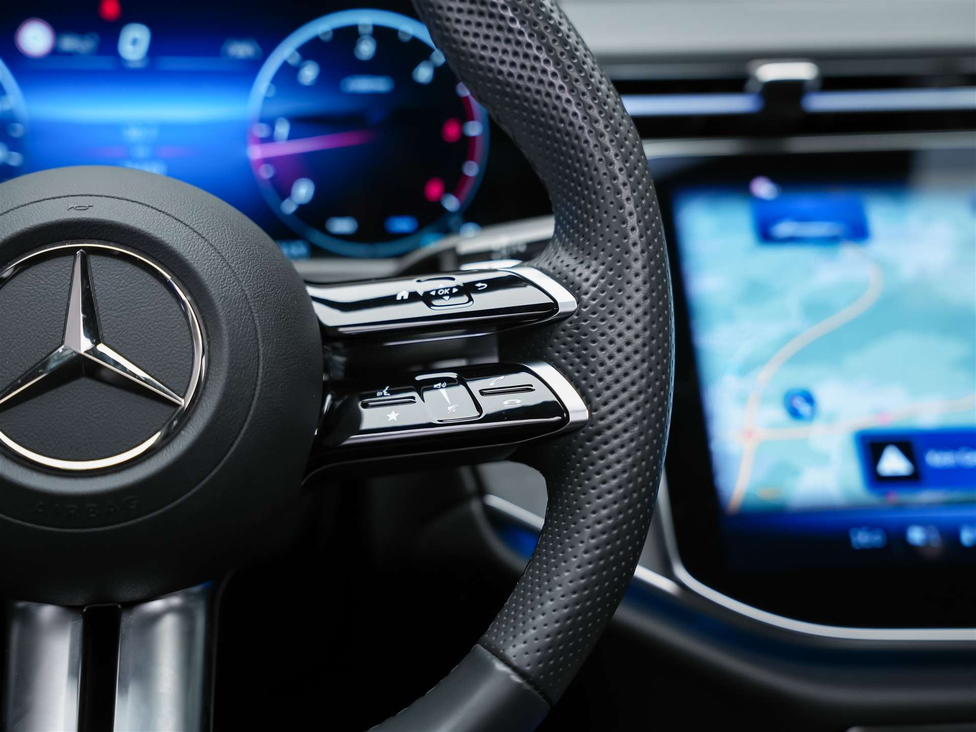 MERCEDES-BENZ E 220 d AMG Line 9G-Tronic *Werksgarantie*21" Felgen*Panorama*Lenkradheizung*-image-29
