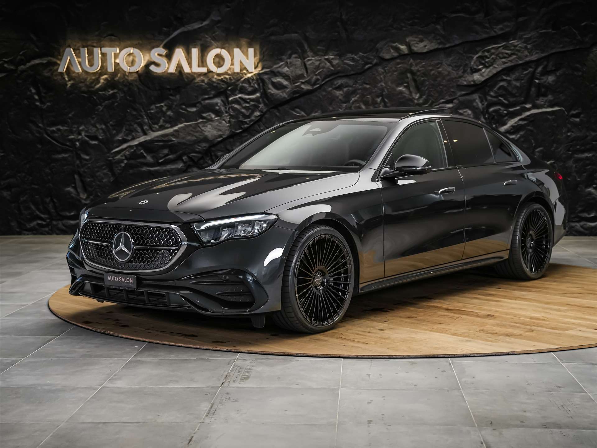MERCEDES-BENZ E 220 d AMG Line 9G-Tronic *Werksgarantie*21" Felgen*Panorama*Lenkradheizung*-showroom-element-1