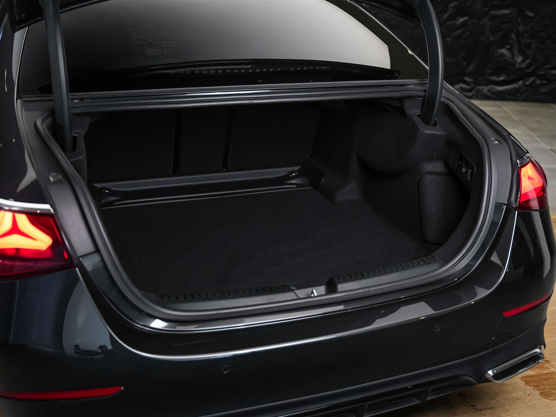 MERCEDES-BENZ E 220 d AMG Line 9G-Tronic *Werksgarantie*21" Felgen*Panorama*Lenkradheizung*-image-44