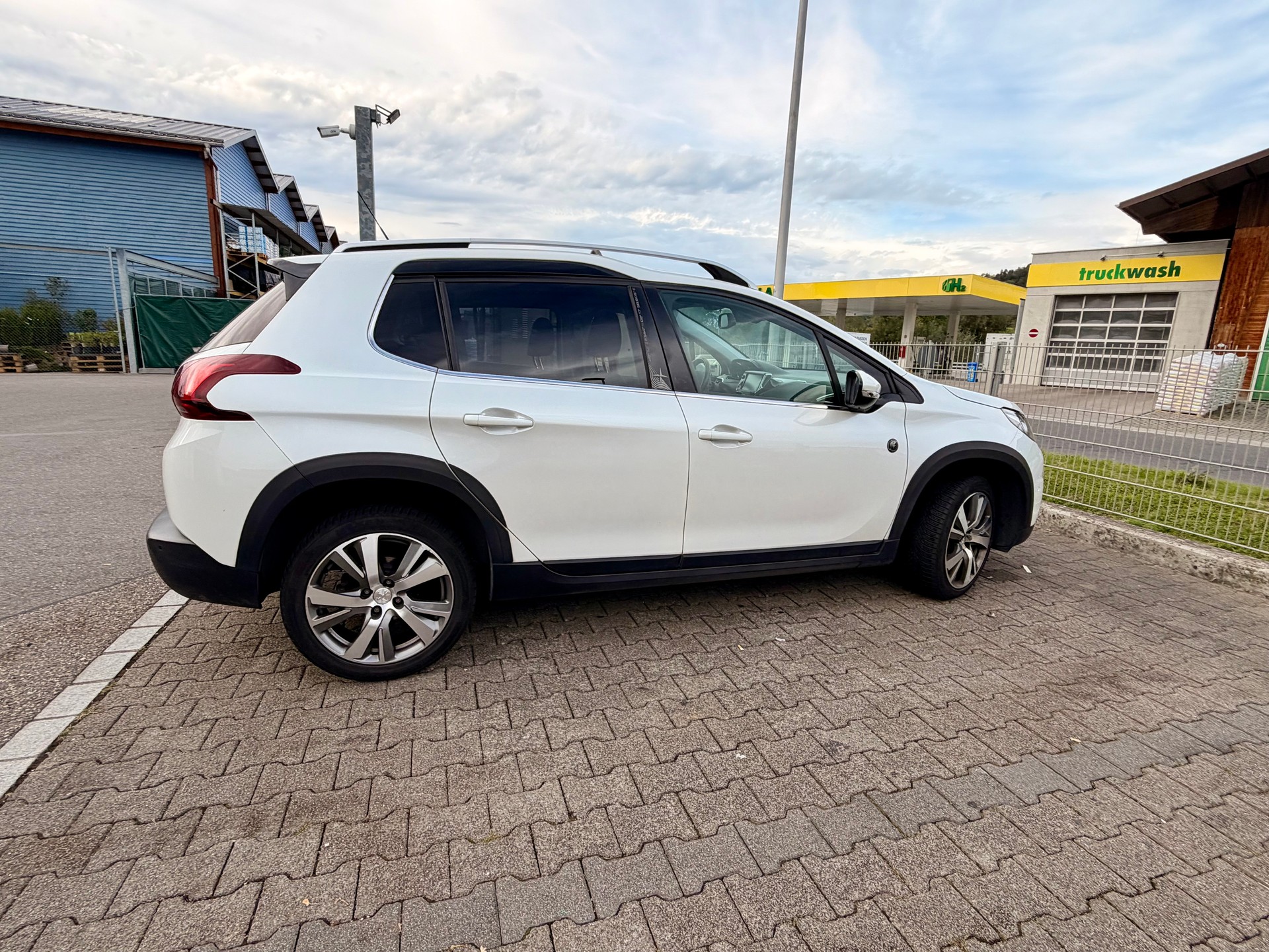 PEUGEOT 1.2 PureTech 130 GT Line S/S-image-3