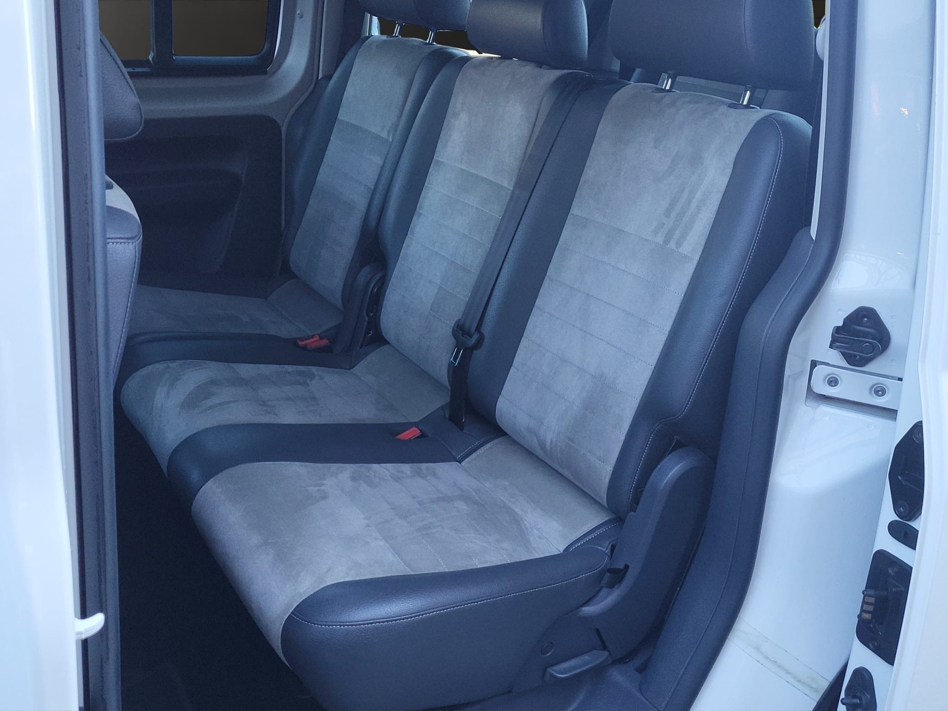 VW Caddy 2.0 TDI 4Motion Trendline Edition 30-image-8