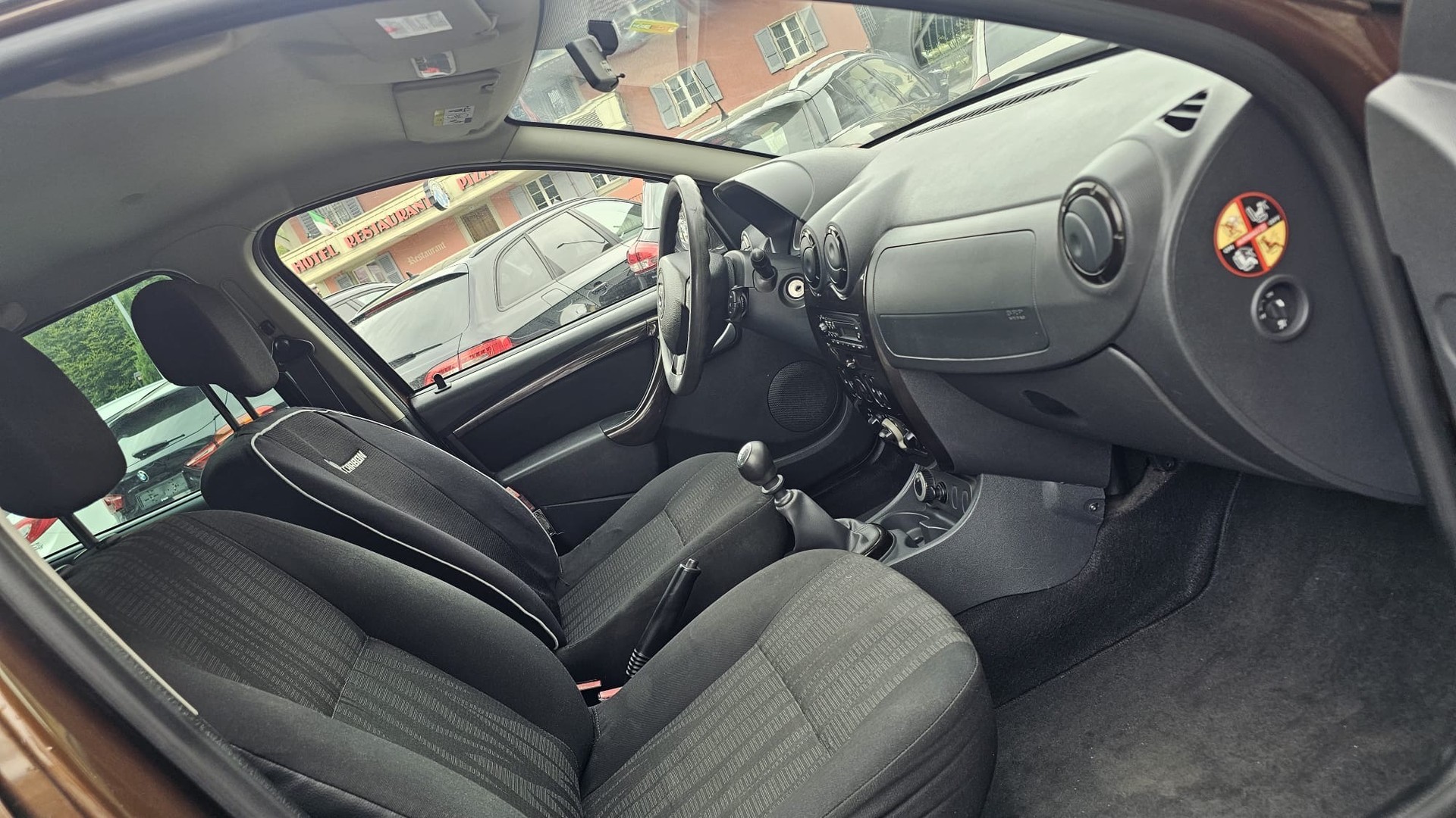 DACIA Duster 1.6 Lauréate 4x4-image-10