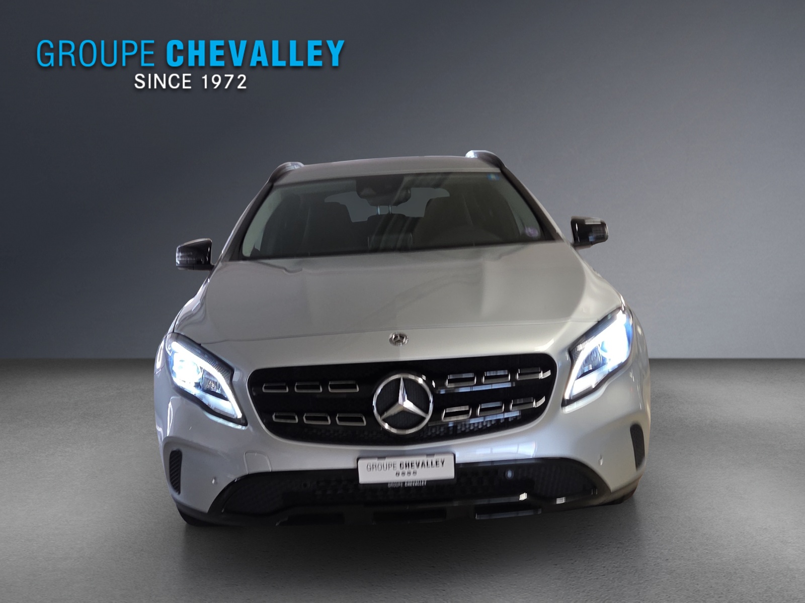 MERCEDES-BENZ GLA 200 Night Star-showroom-element-1