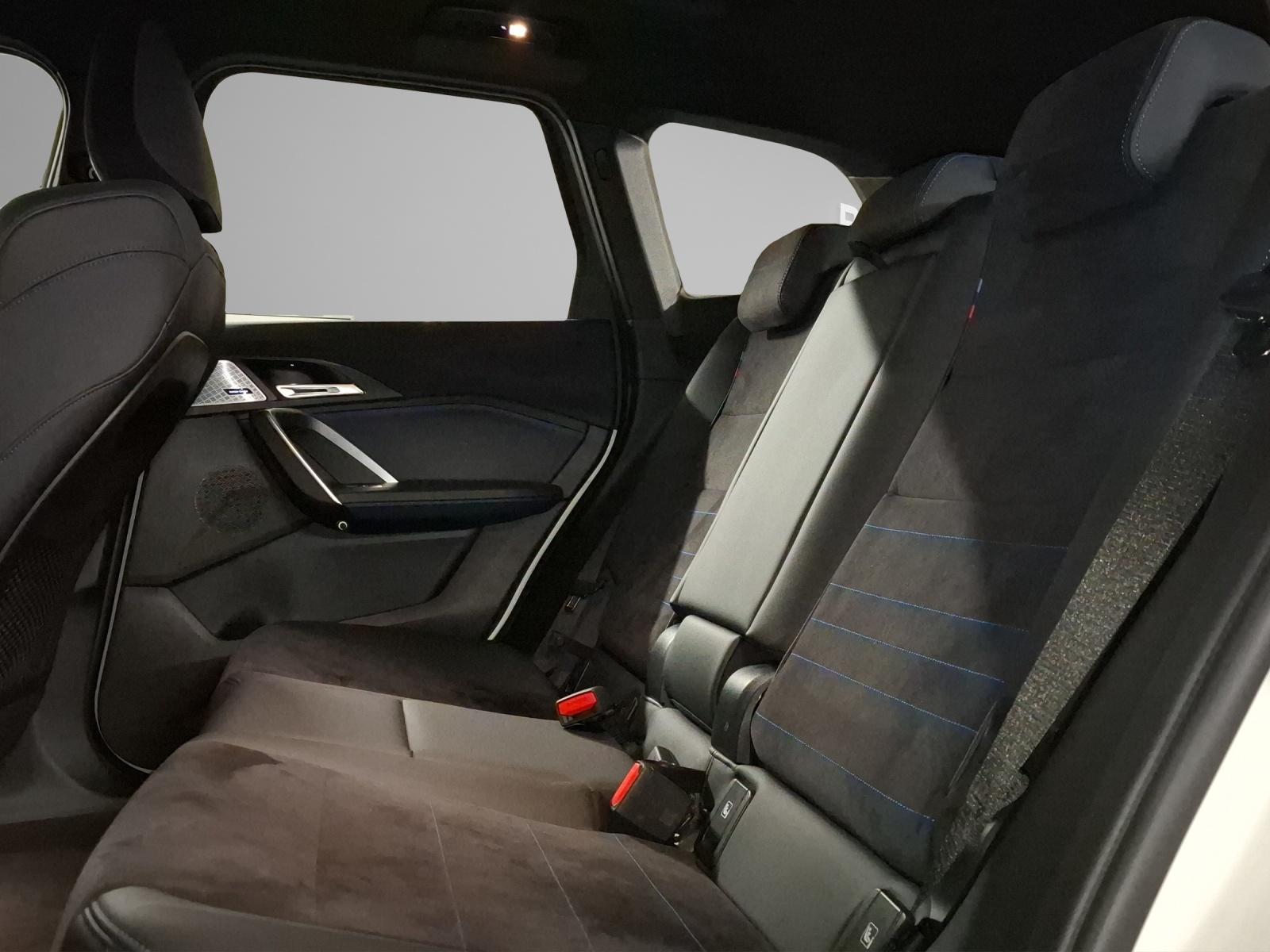 BMW iX1 U11 30 xDrive-image-9