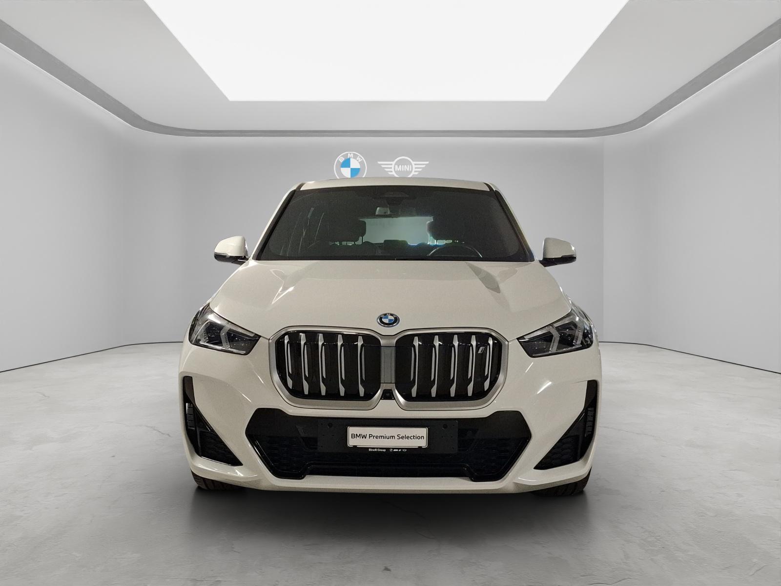 BMW iX1 U11 30 xDrive-showroom-element-2
