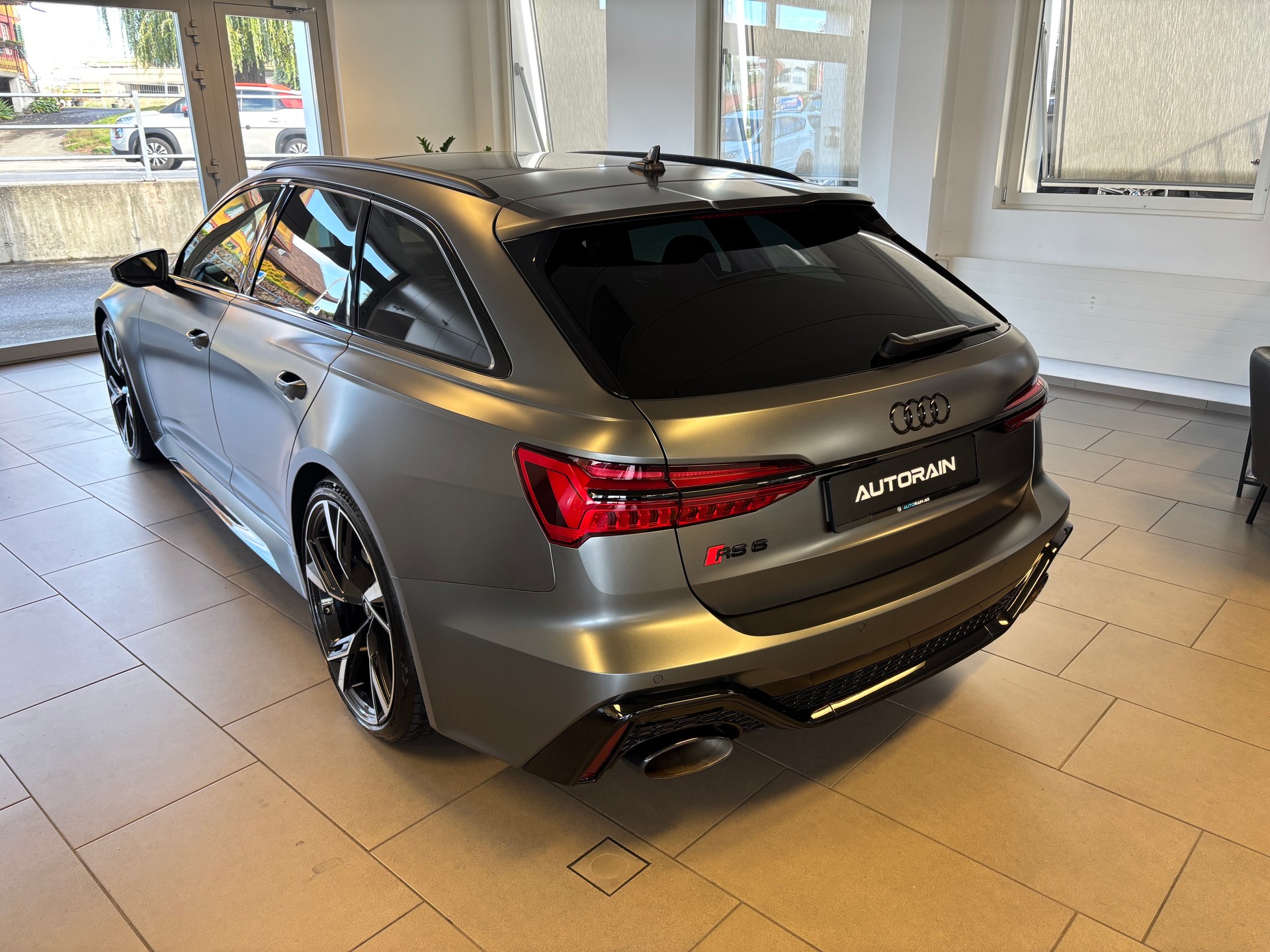 AUDI RS6 Avant 4.0 TFSI V8 quattro-showroom-element-3
