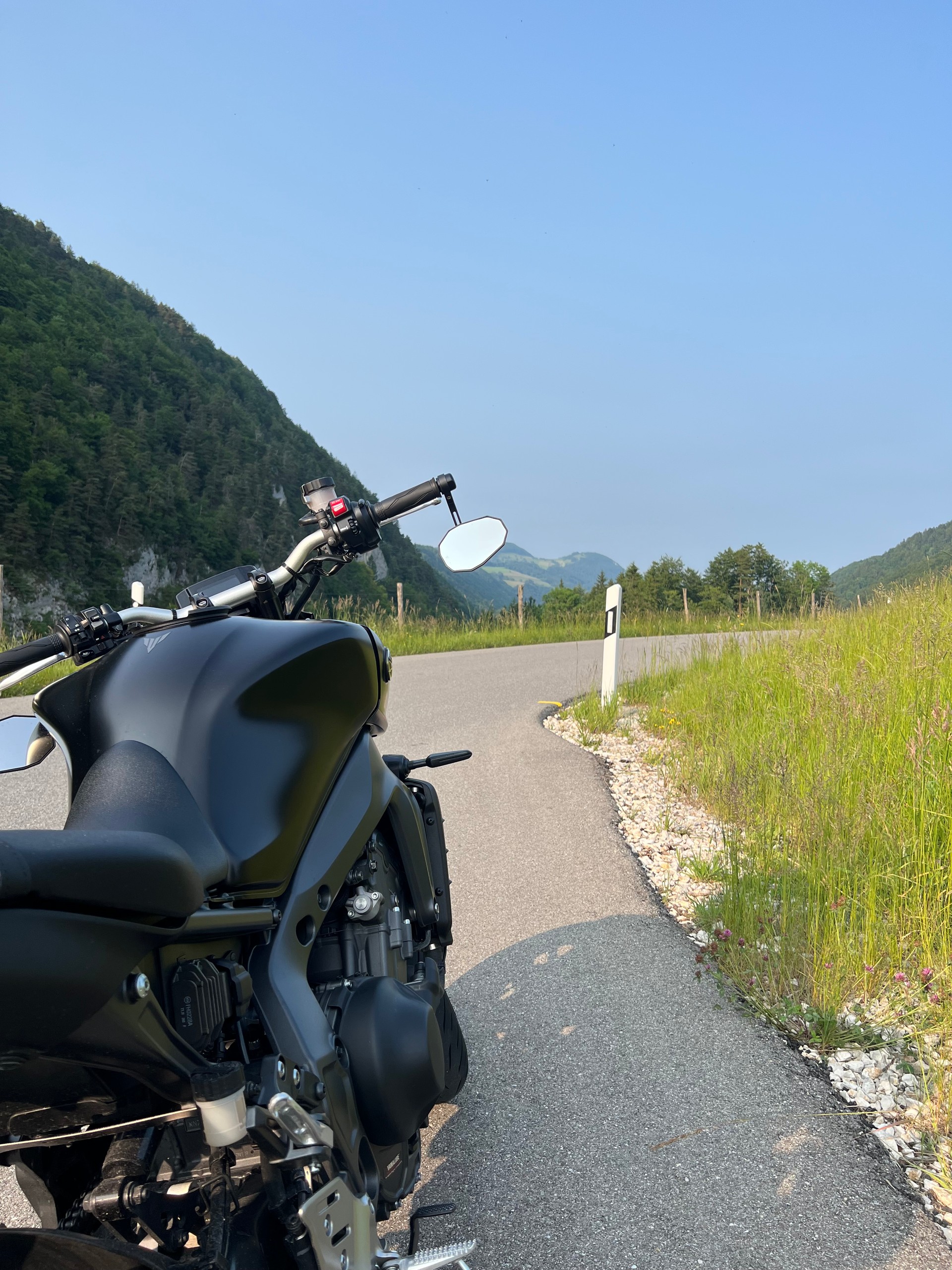 YAMAHA MT-09-image-1