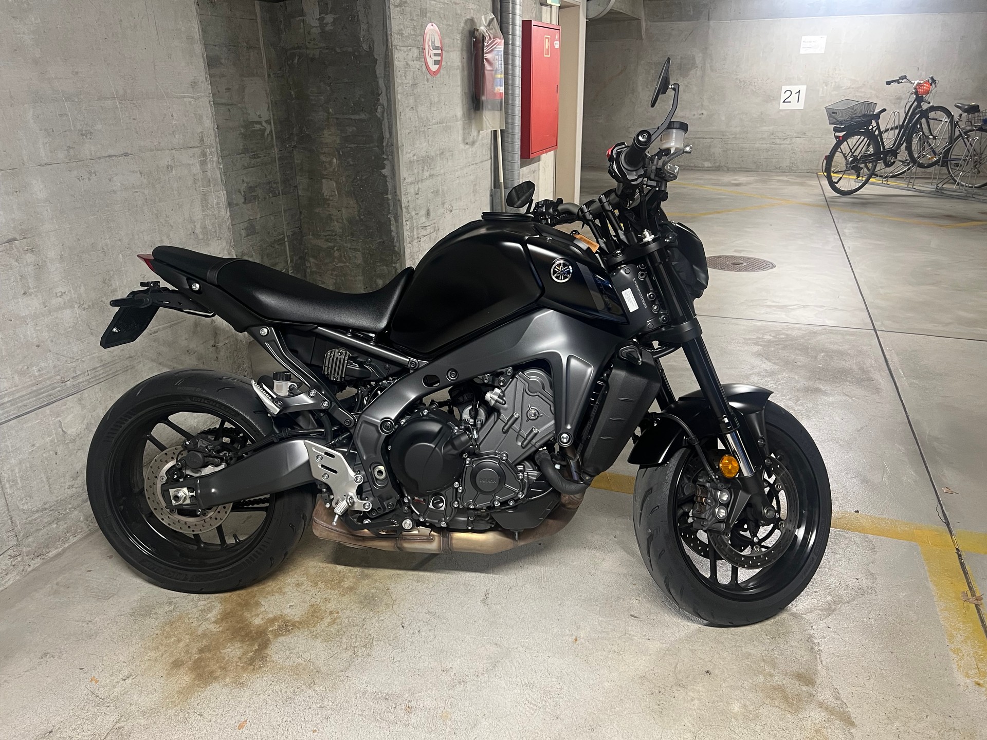 YAMAHA MT-09-image-2