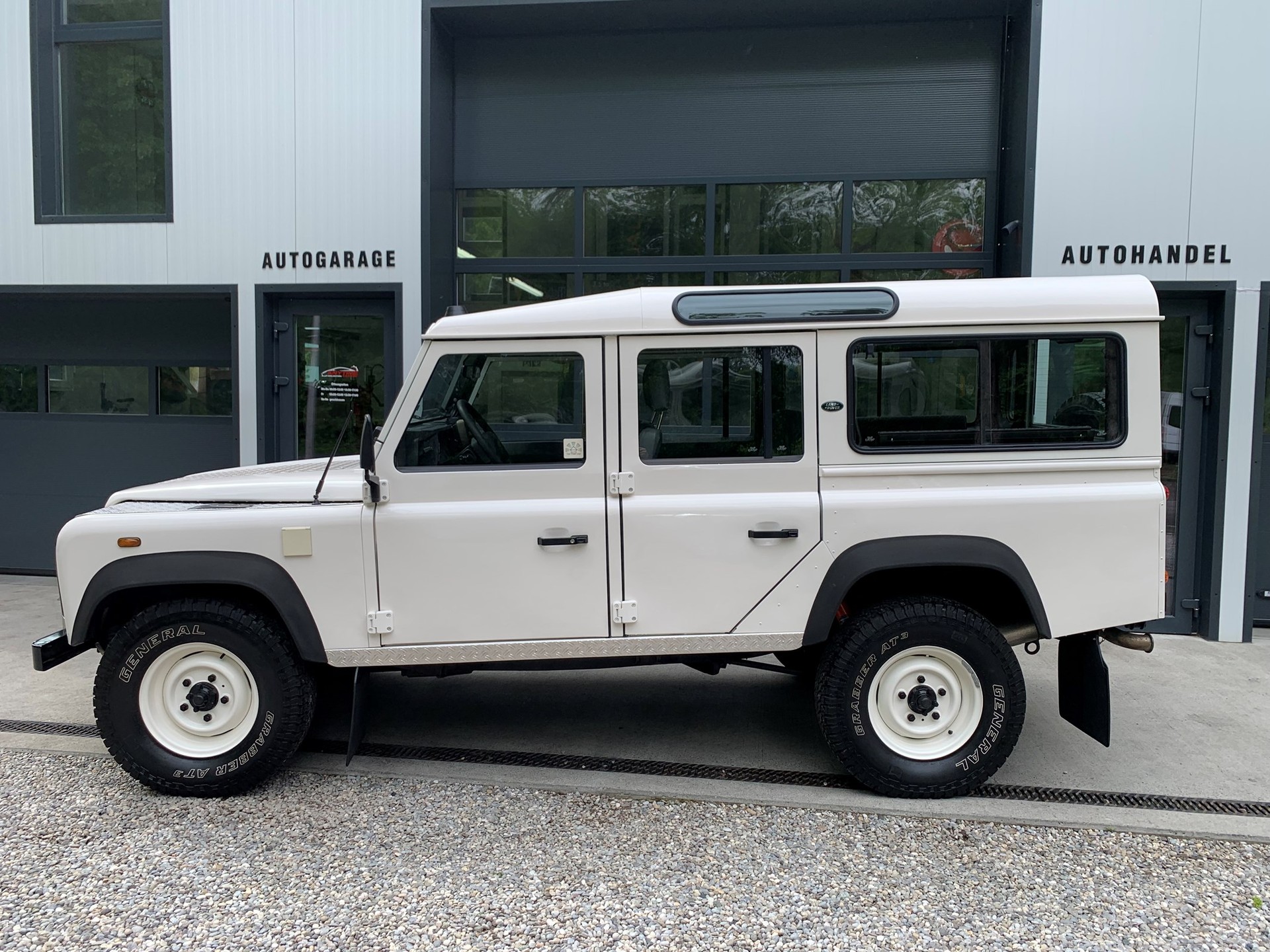 LAND ROVER Defender 110 SW 2.5 Td5-image-2
