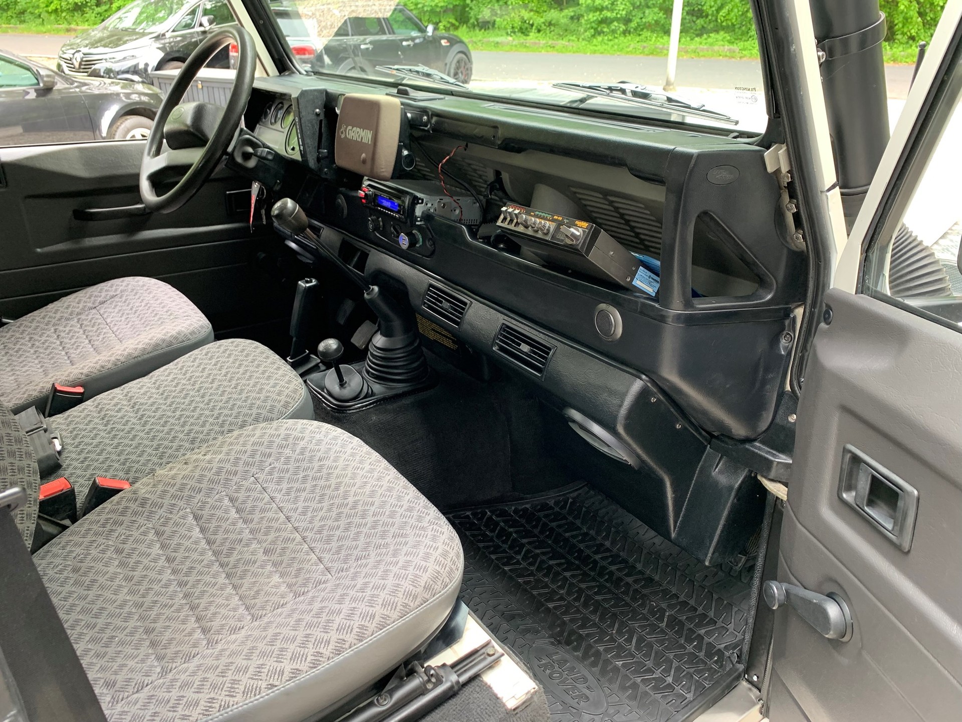 LAND ROVER Defender 110 SW 2.5 Td5-image-12