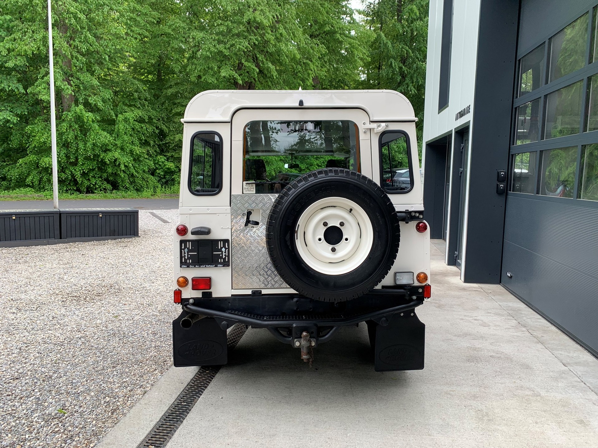 LAND ROVER Defender 110 SW 2.5 Td5-image-4