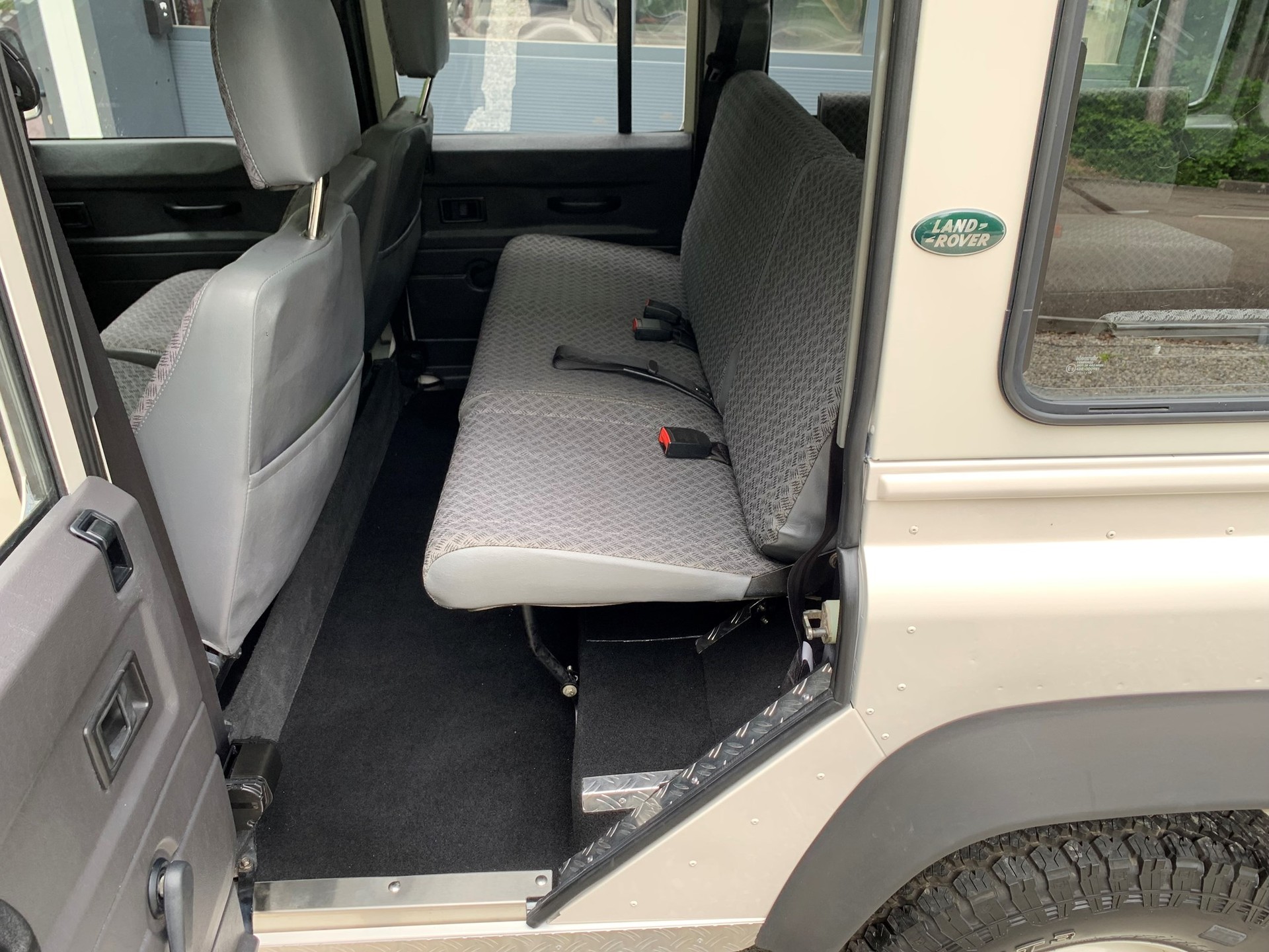 LAND ROVER Defender 110 SW 2.5 Td5-image-7