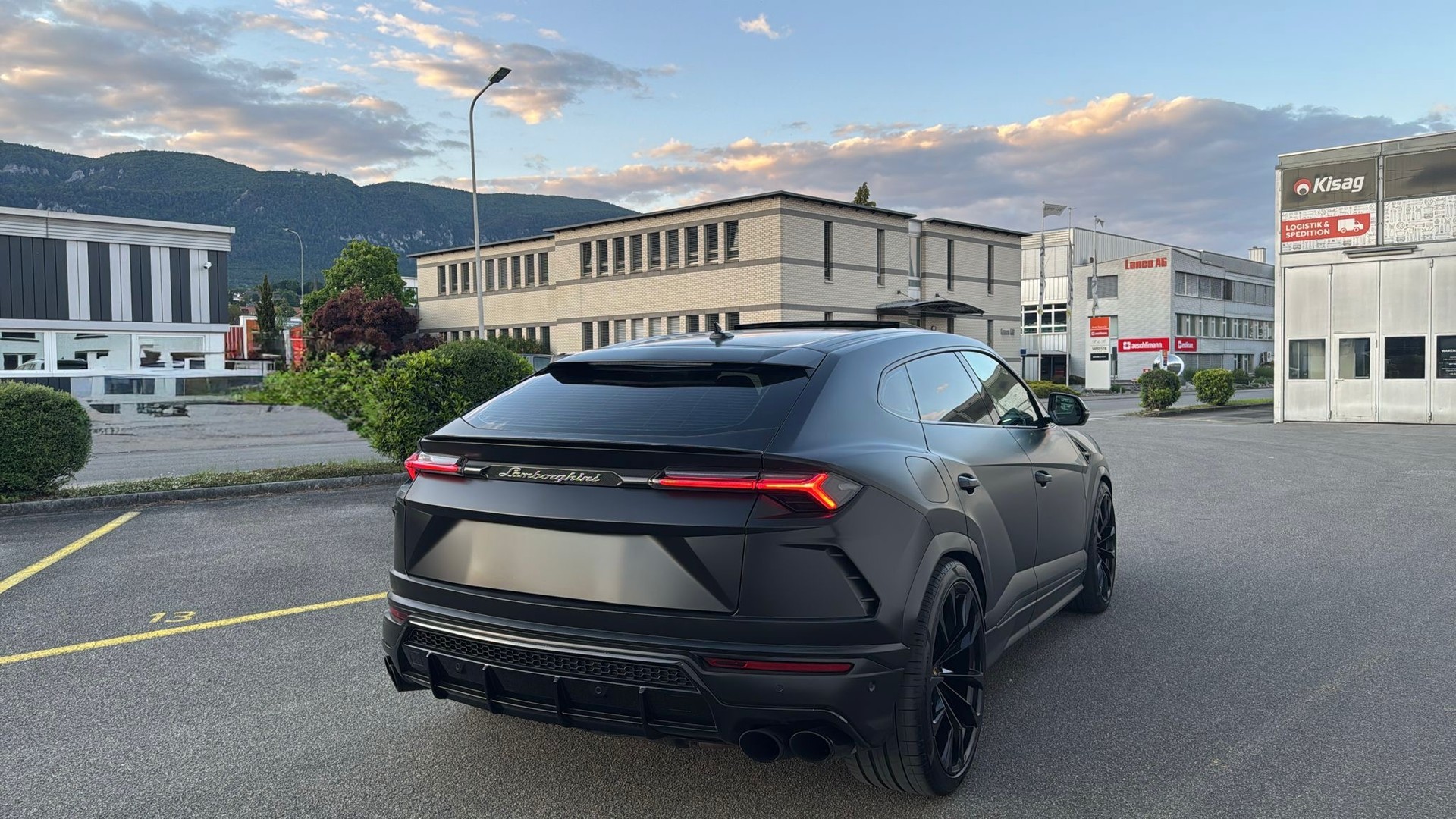 LAMBORGHINI Urus E-Gear-image-2