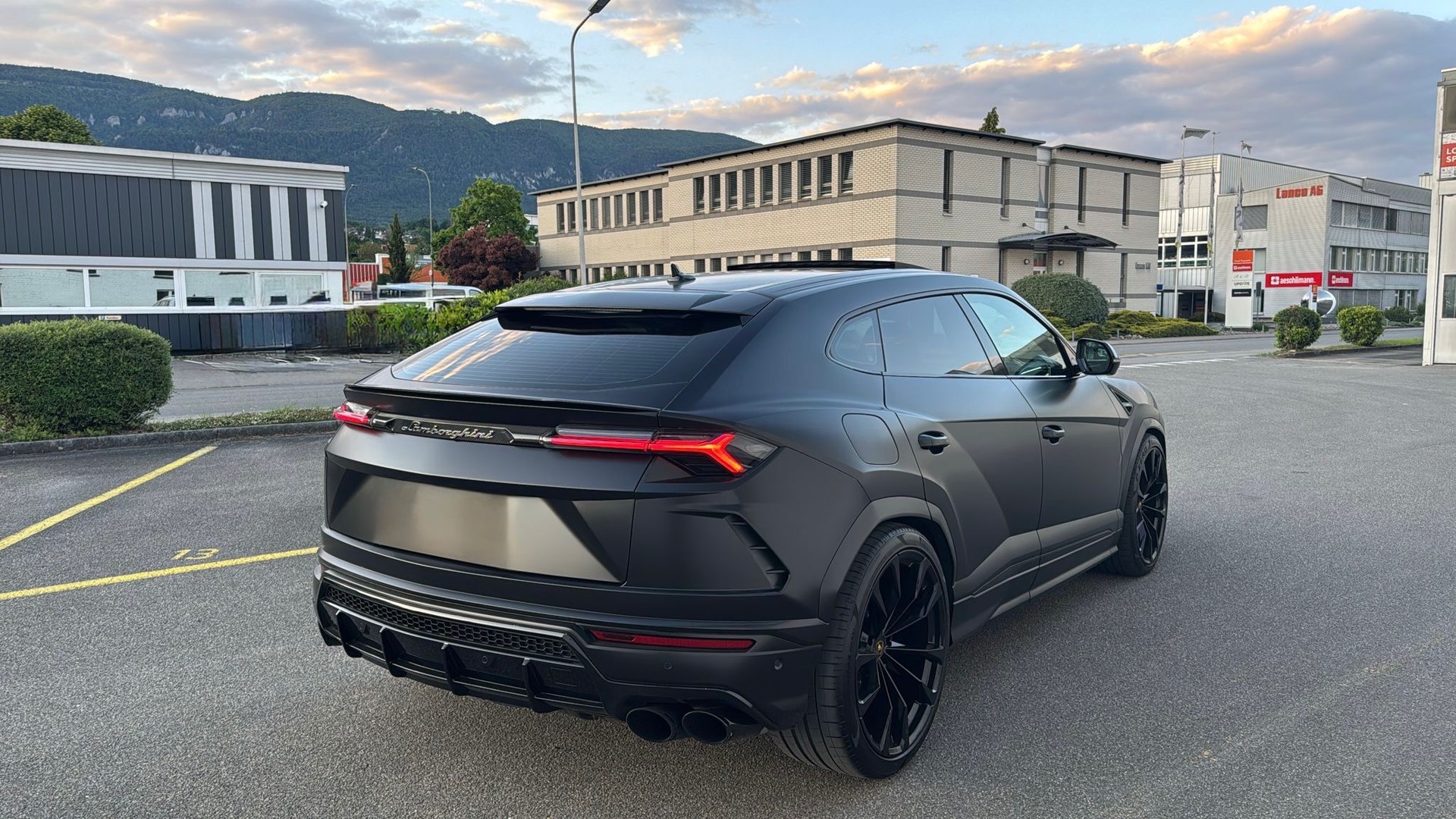 LAMBORGHINI Urus E-Gear-image-4