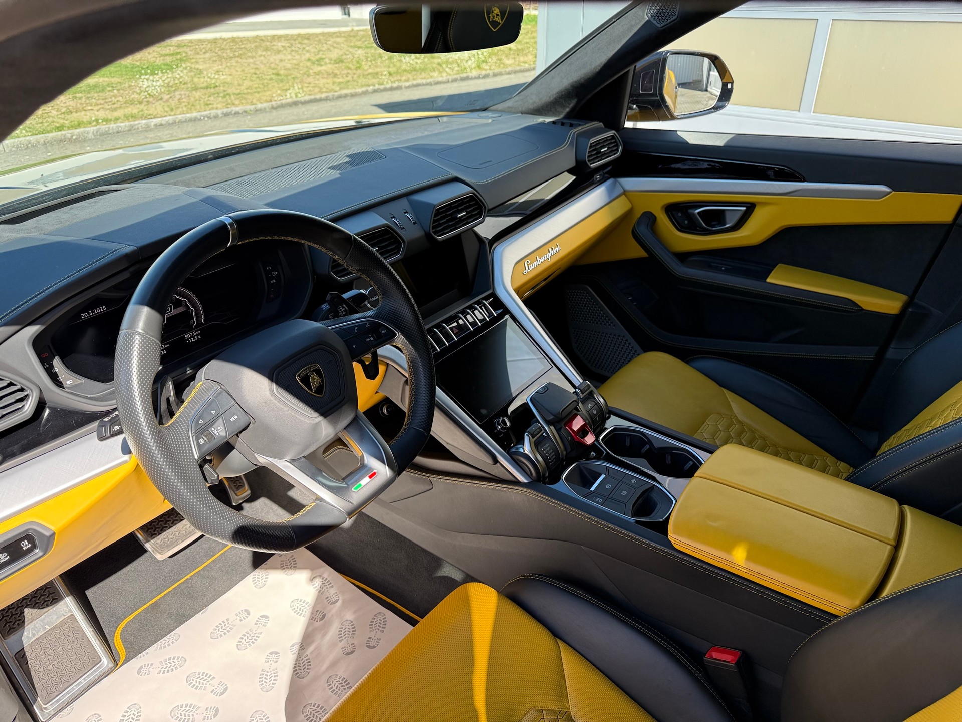 LAMBORGHINI Urus E-Gear-image-13