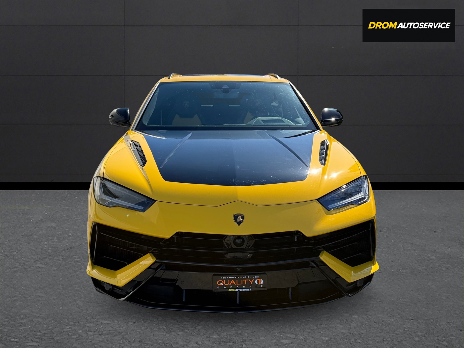 LAMBORGHINI Urus E-Gear-showroom-element-3