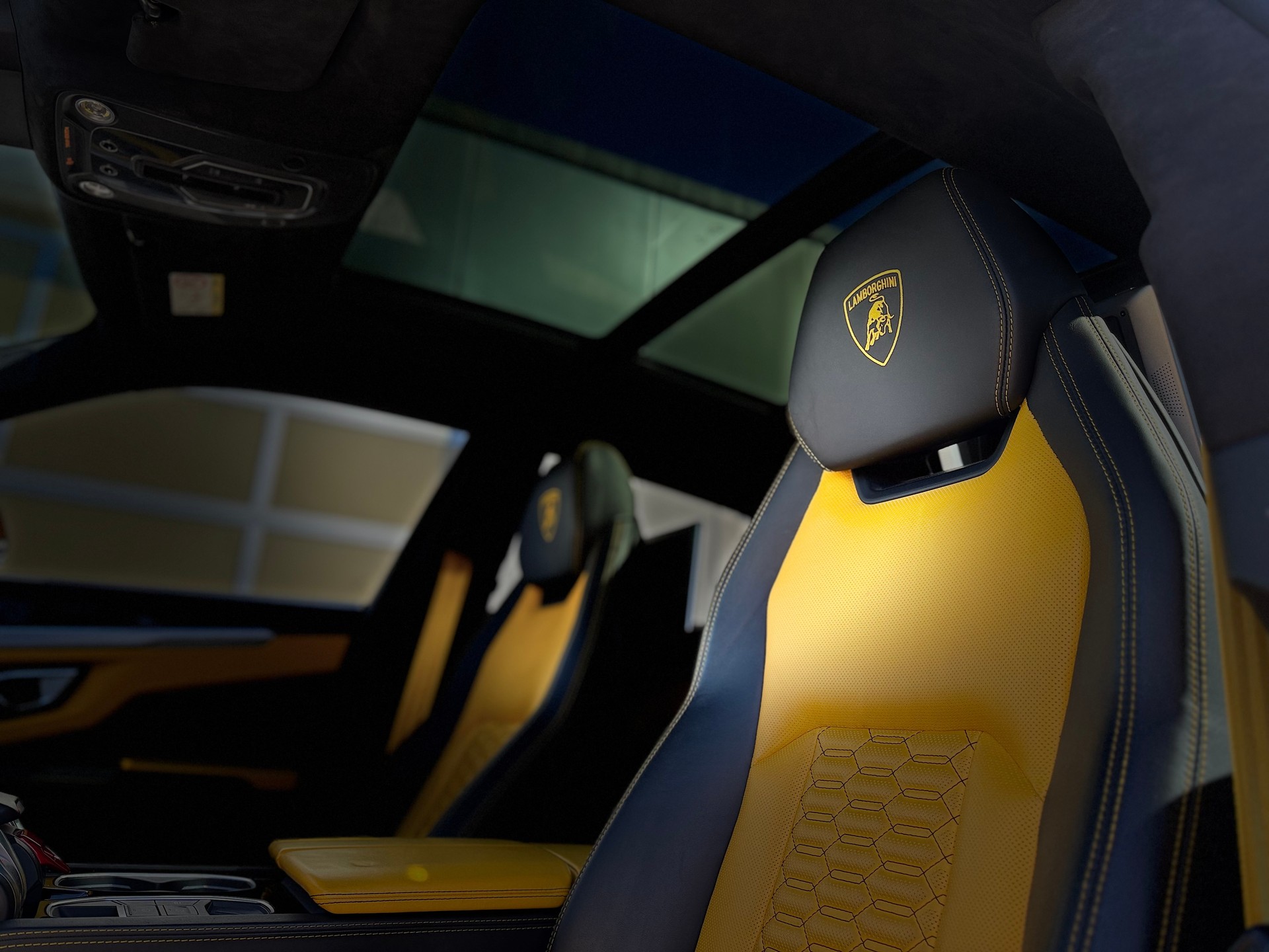 LAMBORGHINI Urus E-Gear-image-19