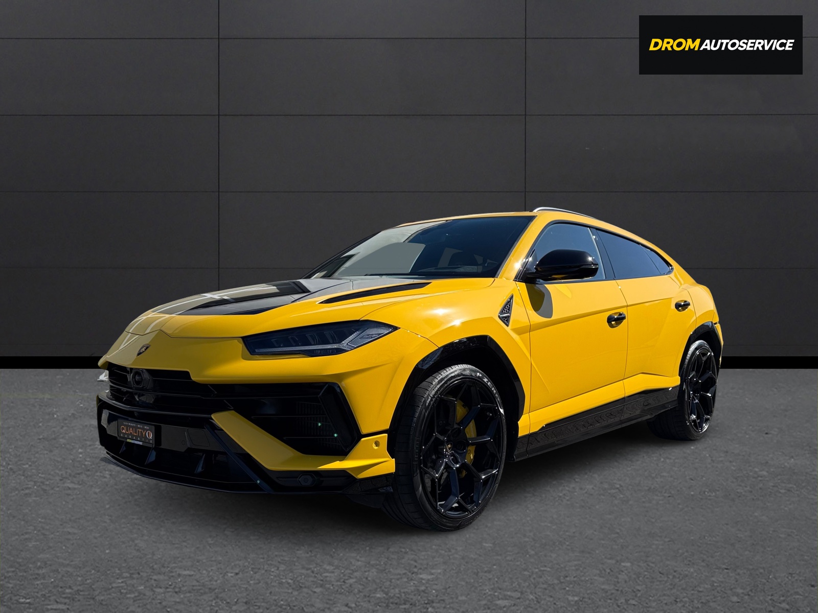 LAMBORGHINI Urus E-Gear-showroom-element-1