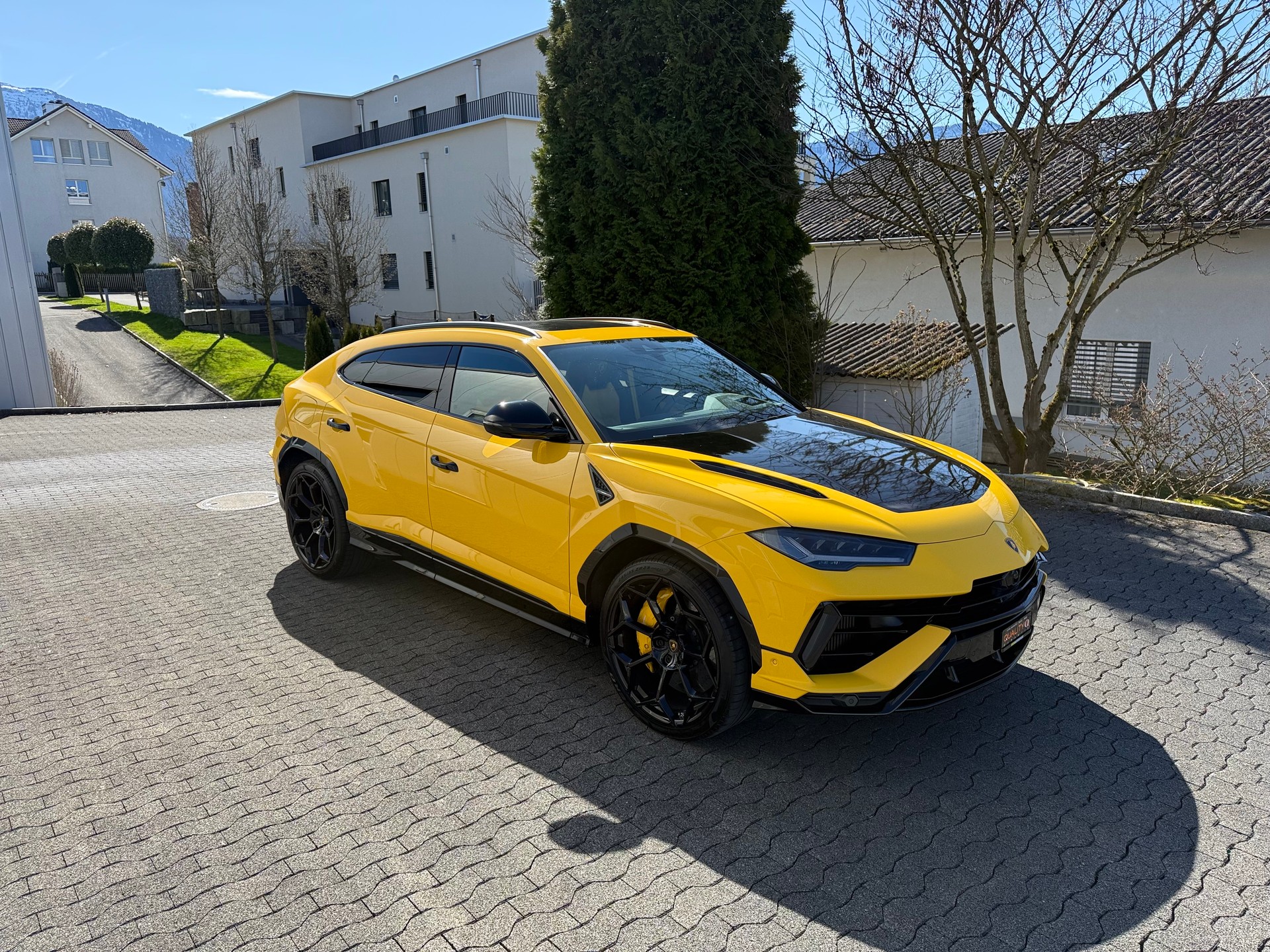 LAMBORGHINI Urus E-Gear-showroom-element-3