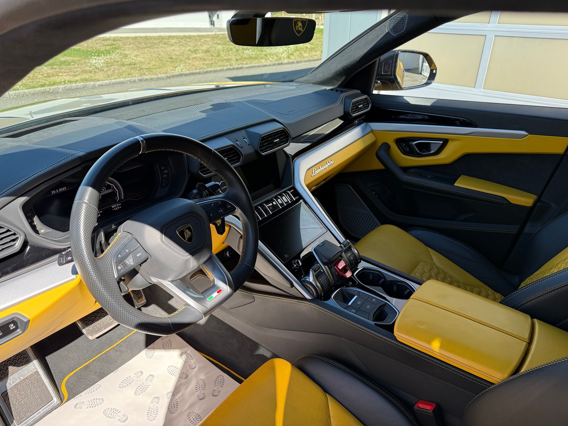 LAMBORGHINI Urus E-Gear-image-26