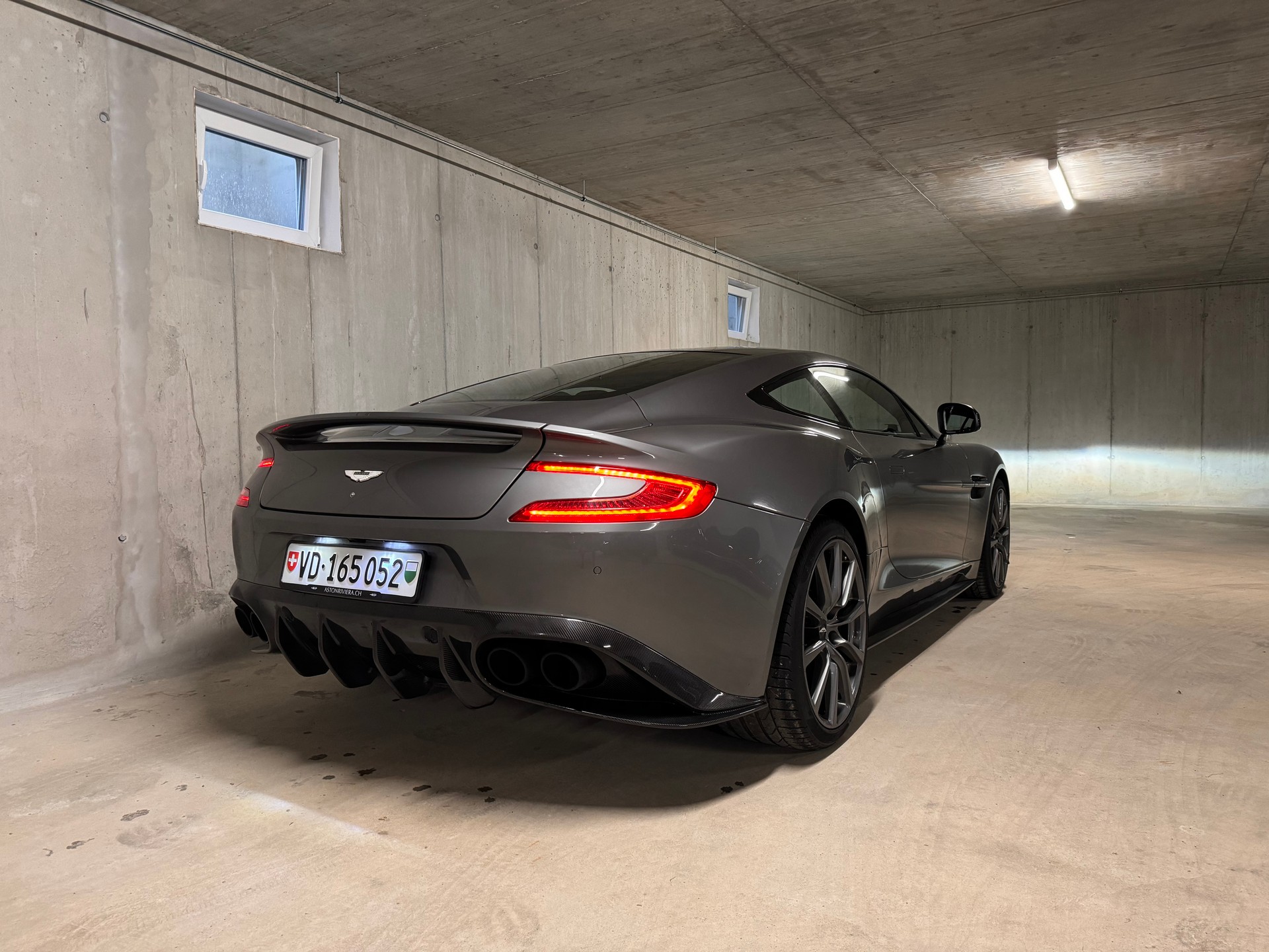 ASTON MARTIN Vanquish S-image-16