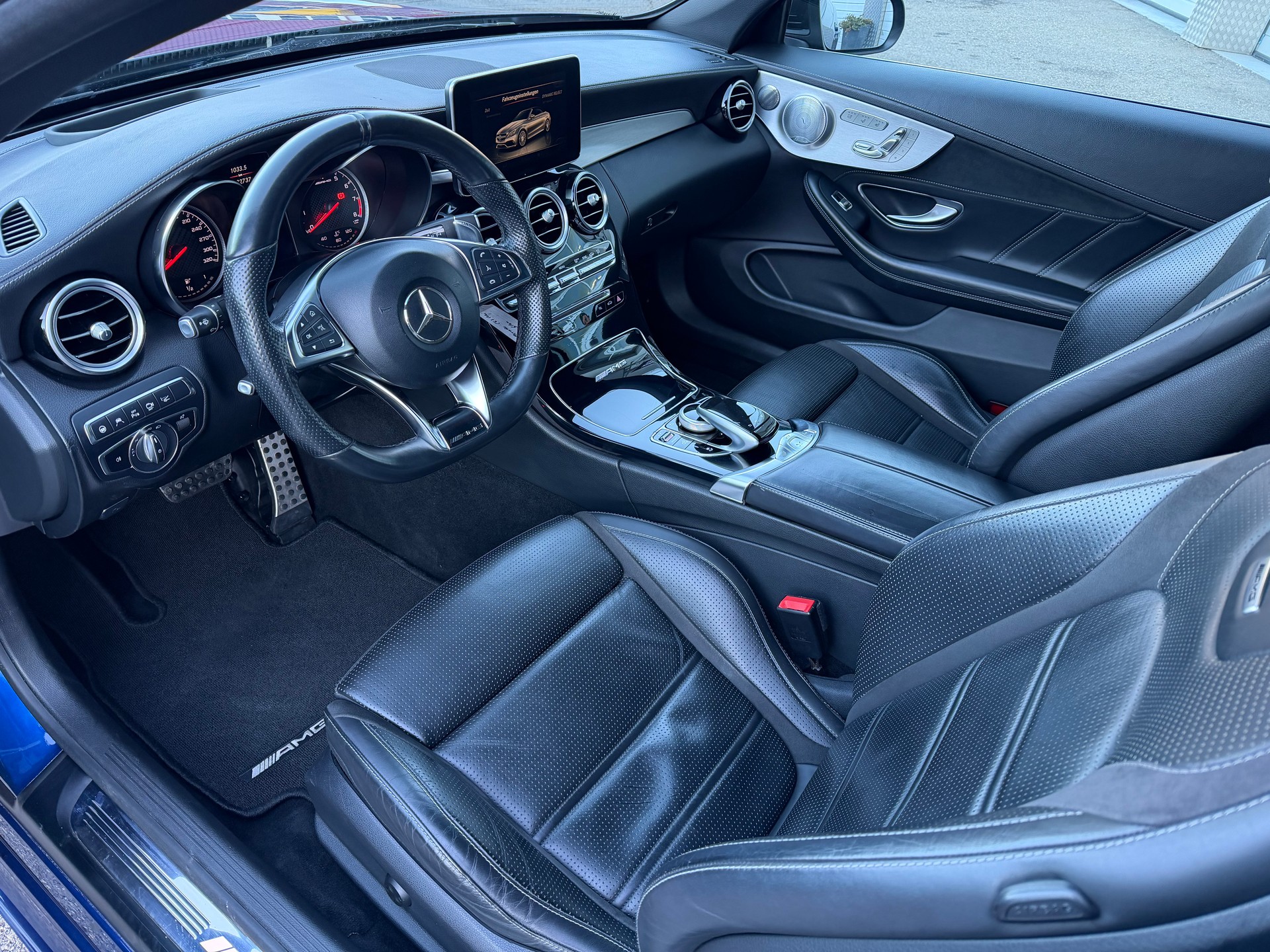 MERCEDES-BENZ C 63 Cabriolet AMG Speedshift-image-8