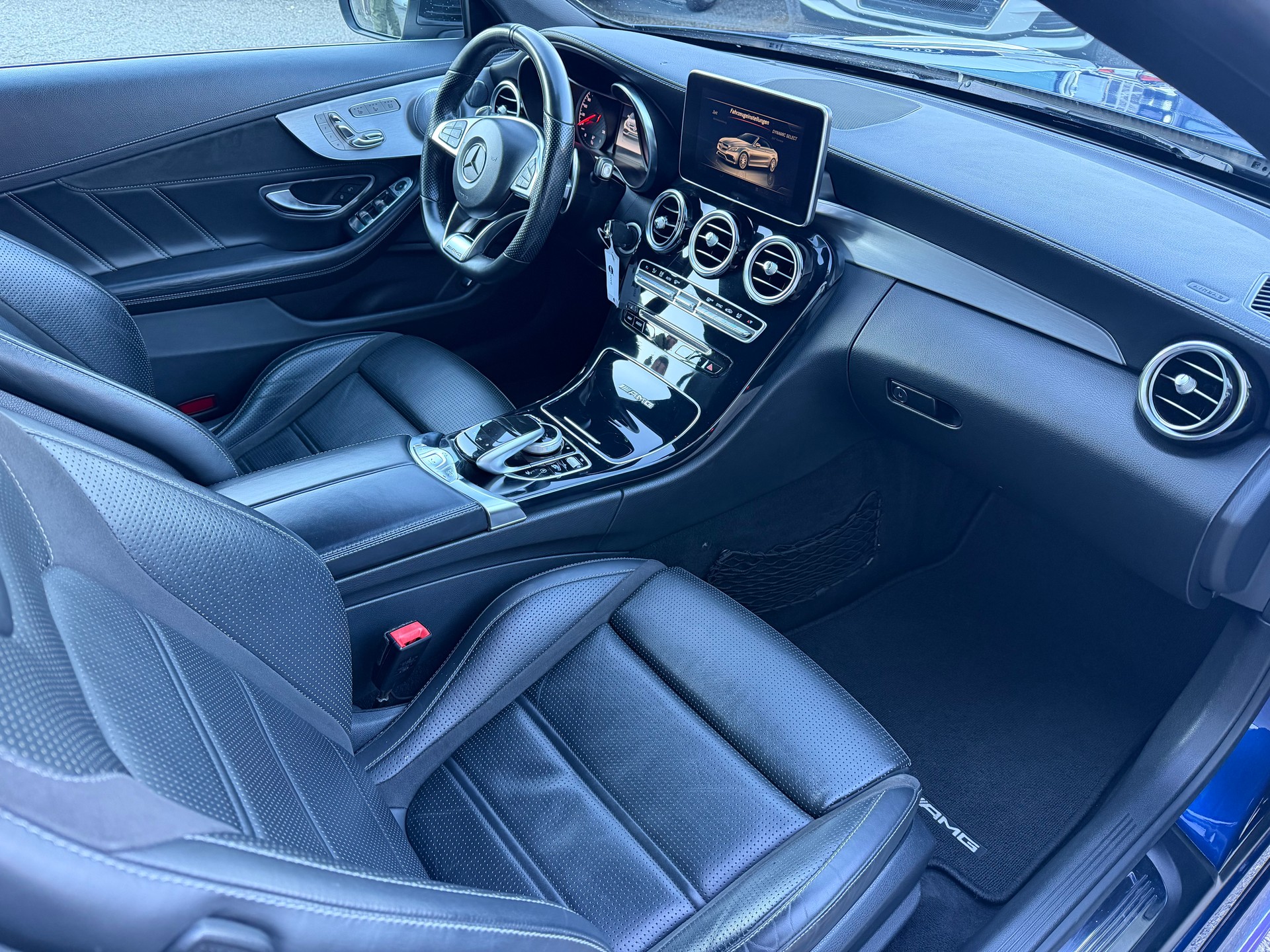 MERCEDES-BENZ C 63 Cabriolet AMG Speedshift-image-11
