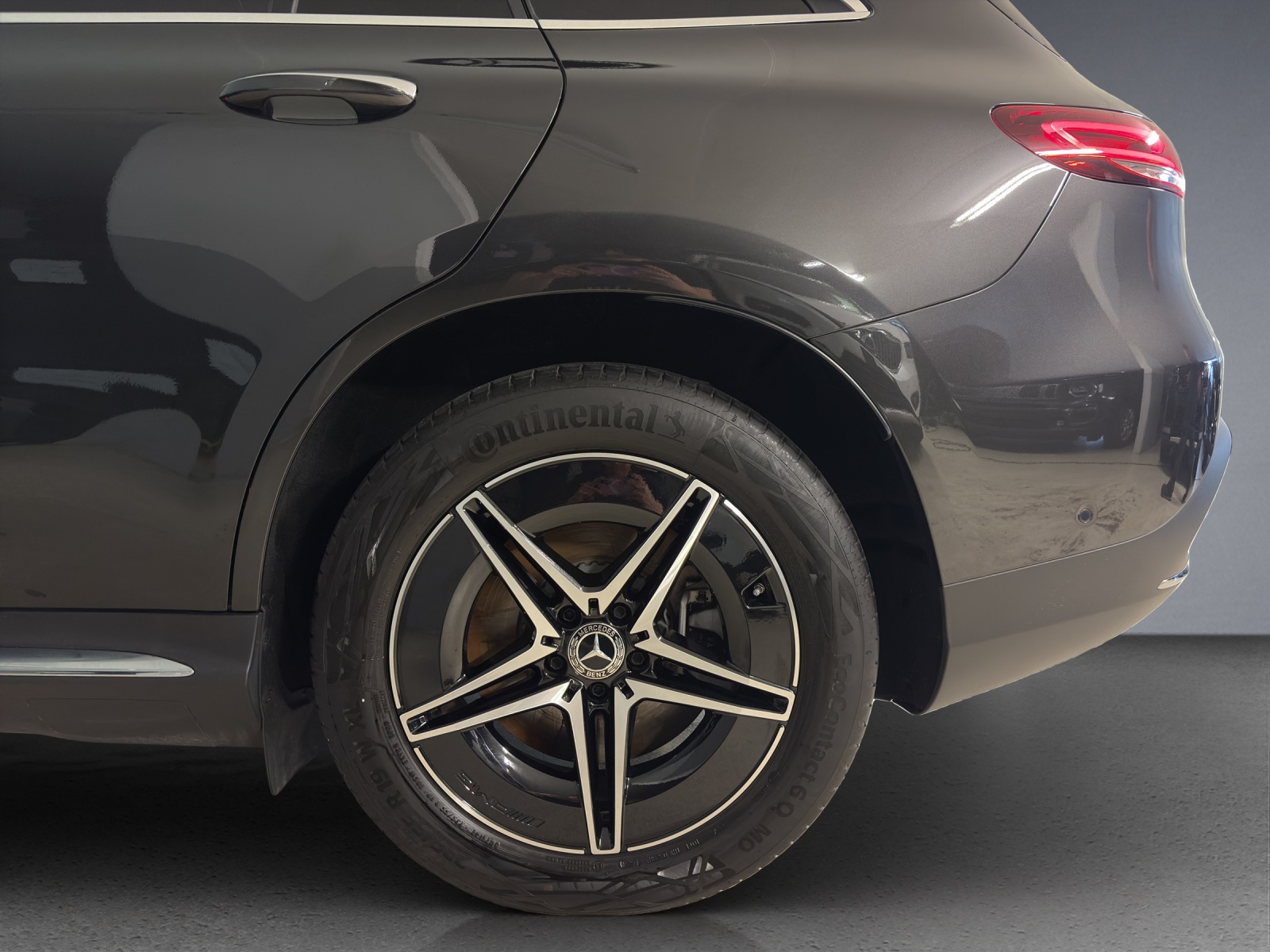 MERCEDES-BENZ EQC 400 4Matic EQ Star-image-5