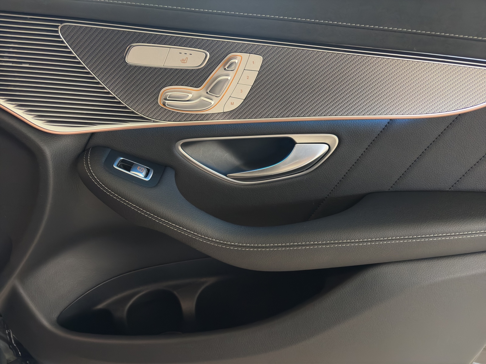 MERCEDES-BENZ EQC 400 4Matic EQ Star-image-9