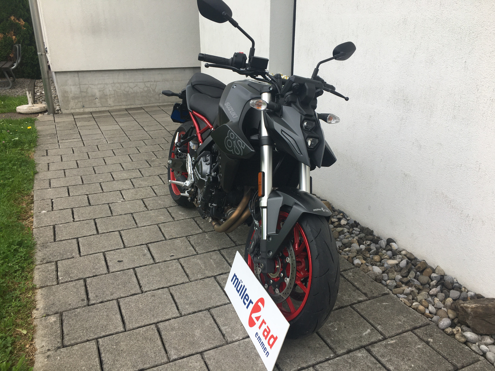 SUZUKI GSX-8S-image-2