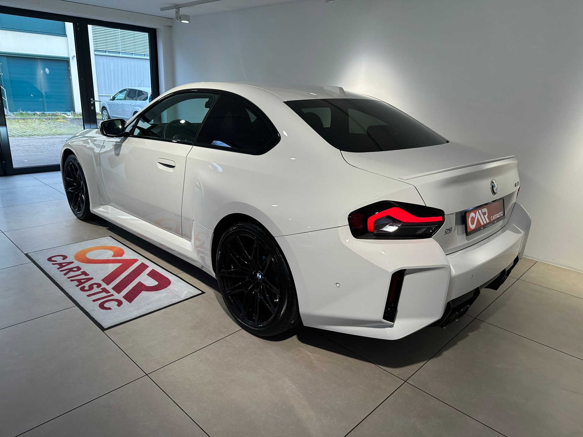 BMW M2 LCI-showroom-element-2