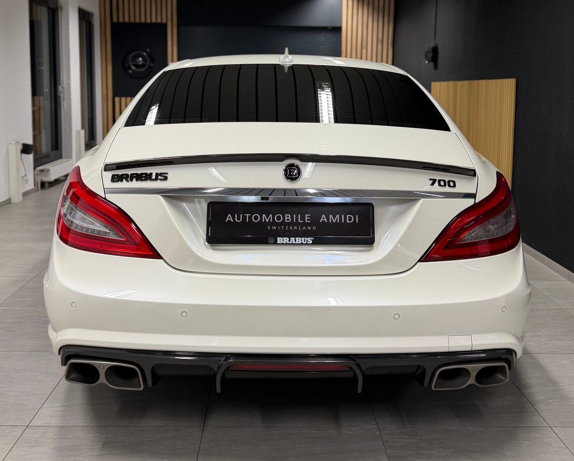 MERCEDES-BENZ CLS 63 AMG Speedshift MCT-showroom-element-3