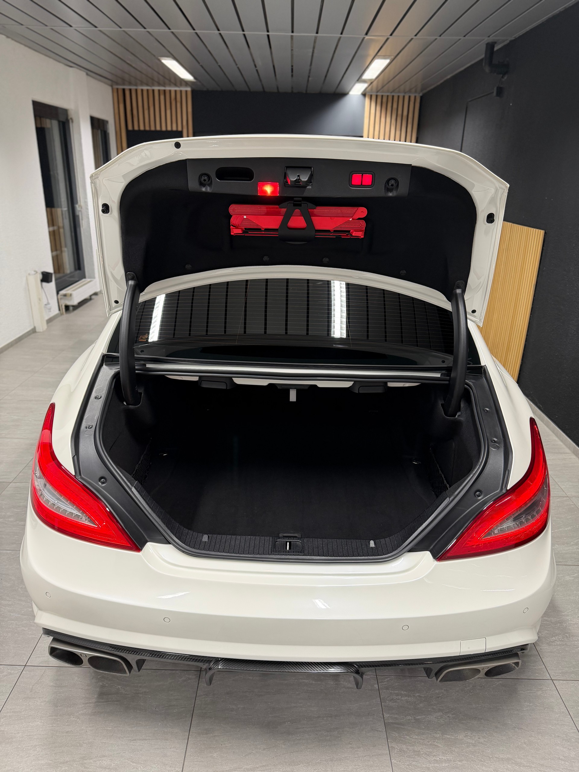 MERCEDES-BENZ CLS 63 AMG Speedshift MCT-image-4