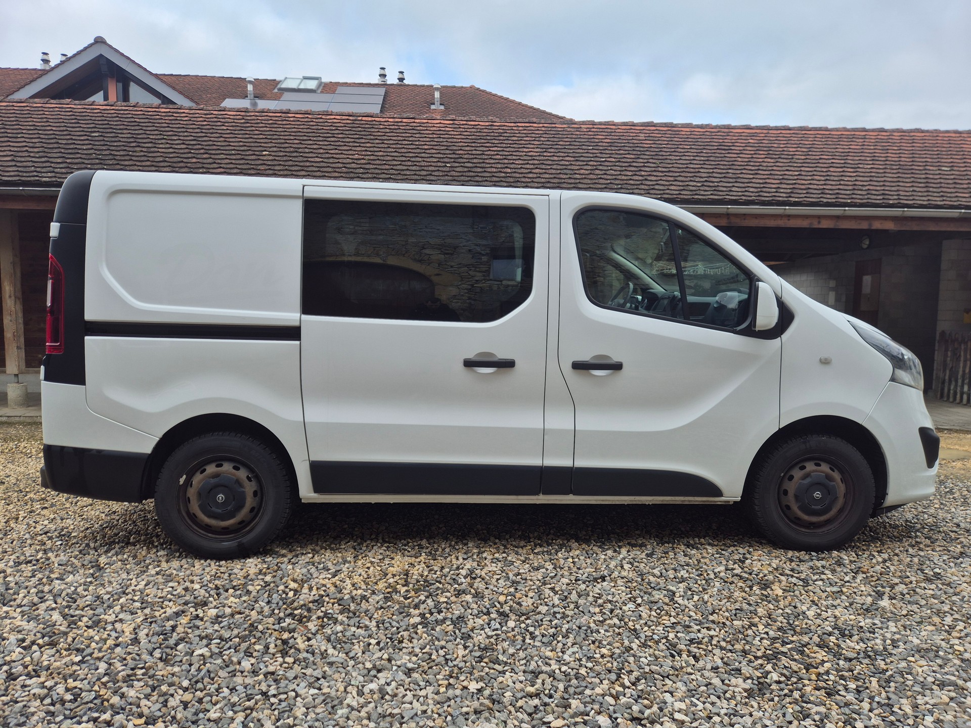 OPEL VIVARO-image-4